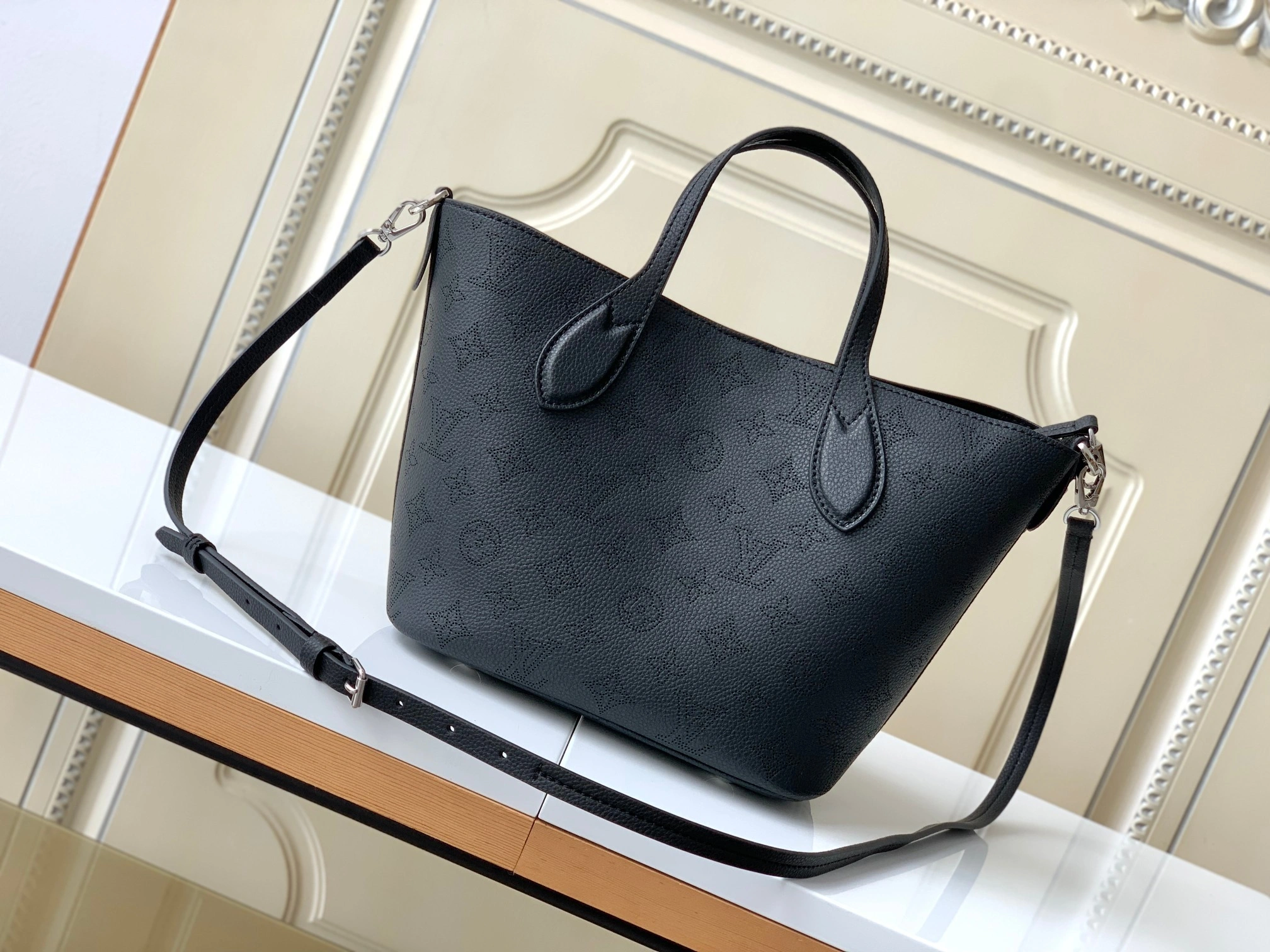 MOMO--8V M21848 high quality version Blossom cowhide item:E-B000L1807T