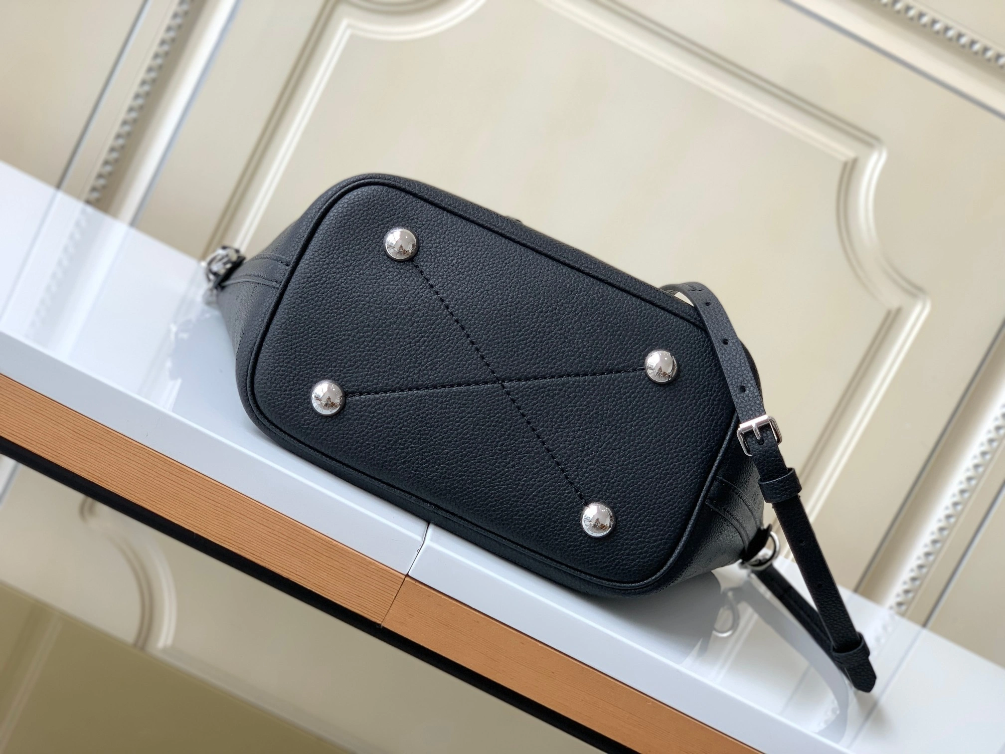MOMO--8V M21848 high quality version Blossom cowhide item:E-B000L1807T