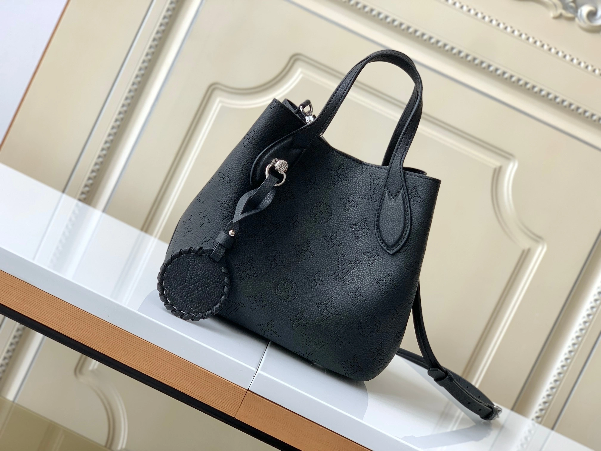MOMO--8V M21848 high quality version Blossom cowhide item:E-B000L1807T