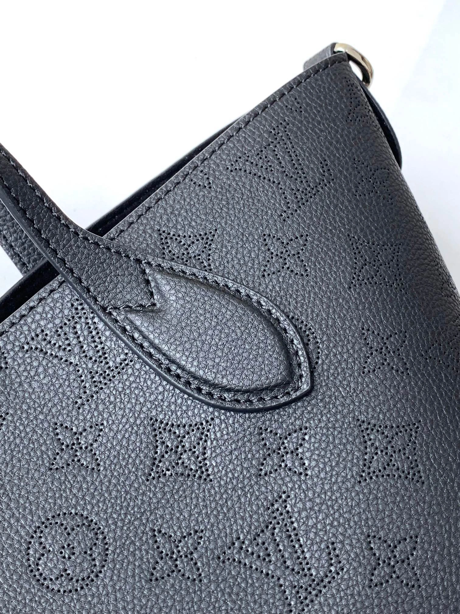 MOMO--8V M21848 high quality version Blossom cowhide item:E-B000L1807T