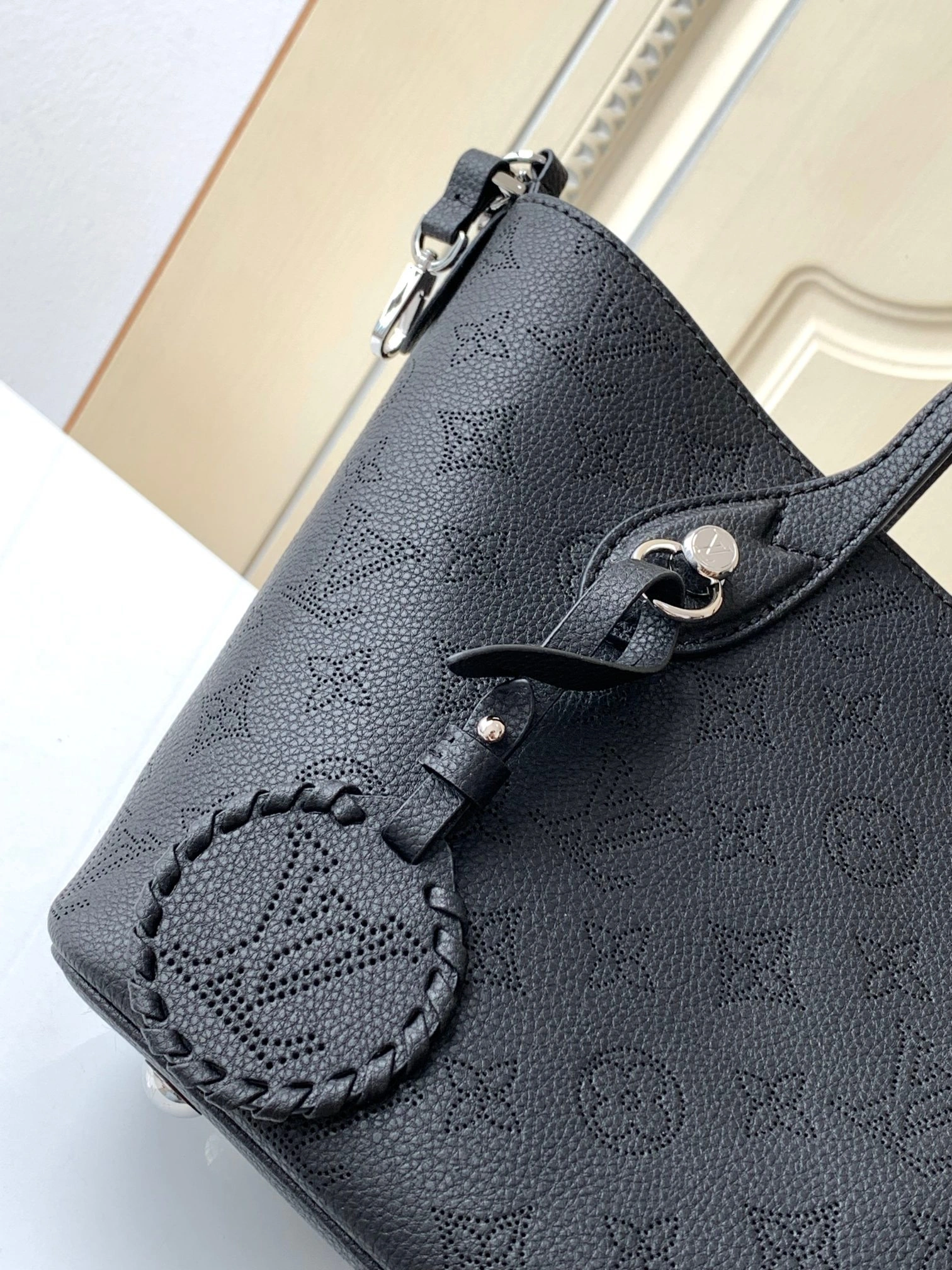 MOMO--8V M21848 high quality version Blossom cowhide item:E-B000L1807T