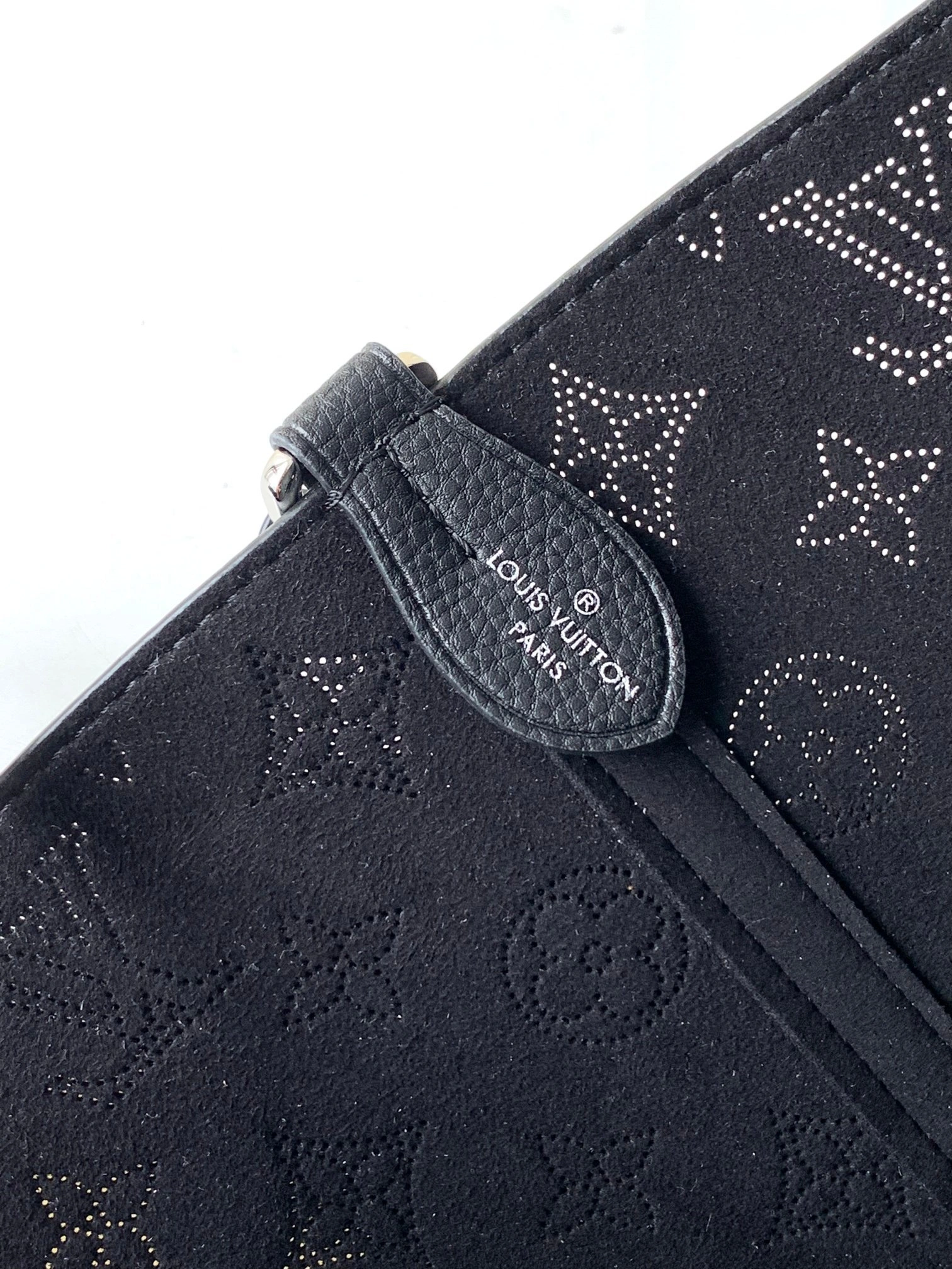 MOMO--8V M21848 high quality version Blossom cowhide item:E-B000L1807T