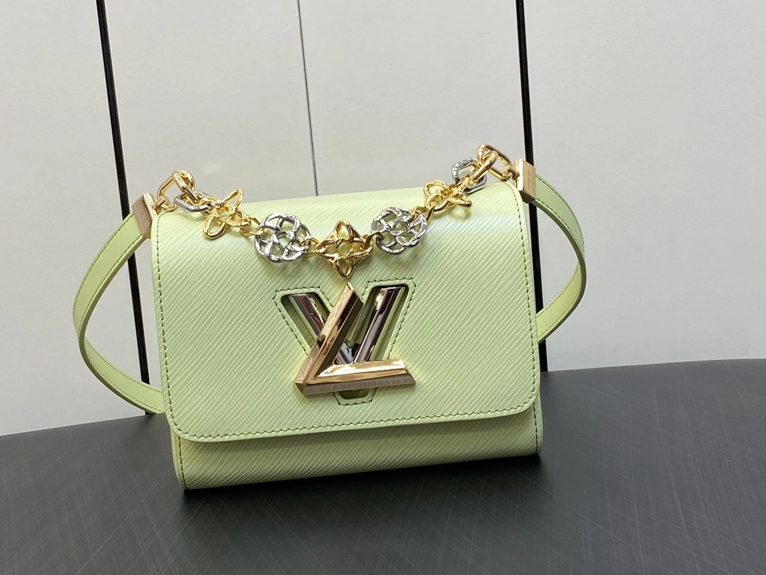MOMO- 8V M22768 high quality version Twist item:E-B000C0513