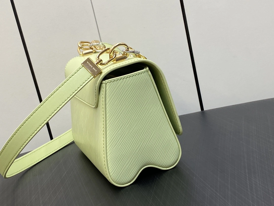 MOMO- 8V M22768 high quality version Twist item:E-B000C0513
