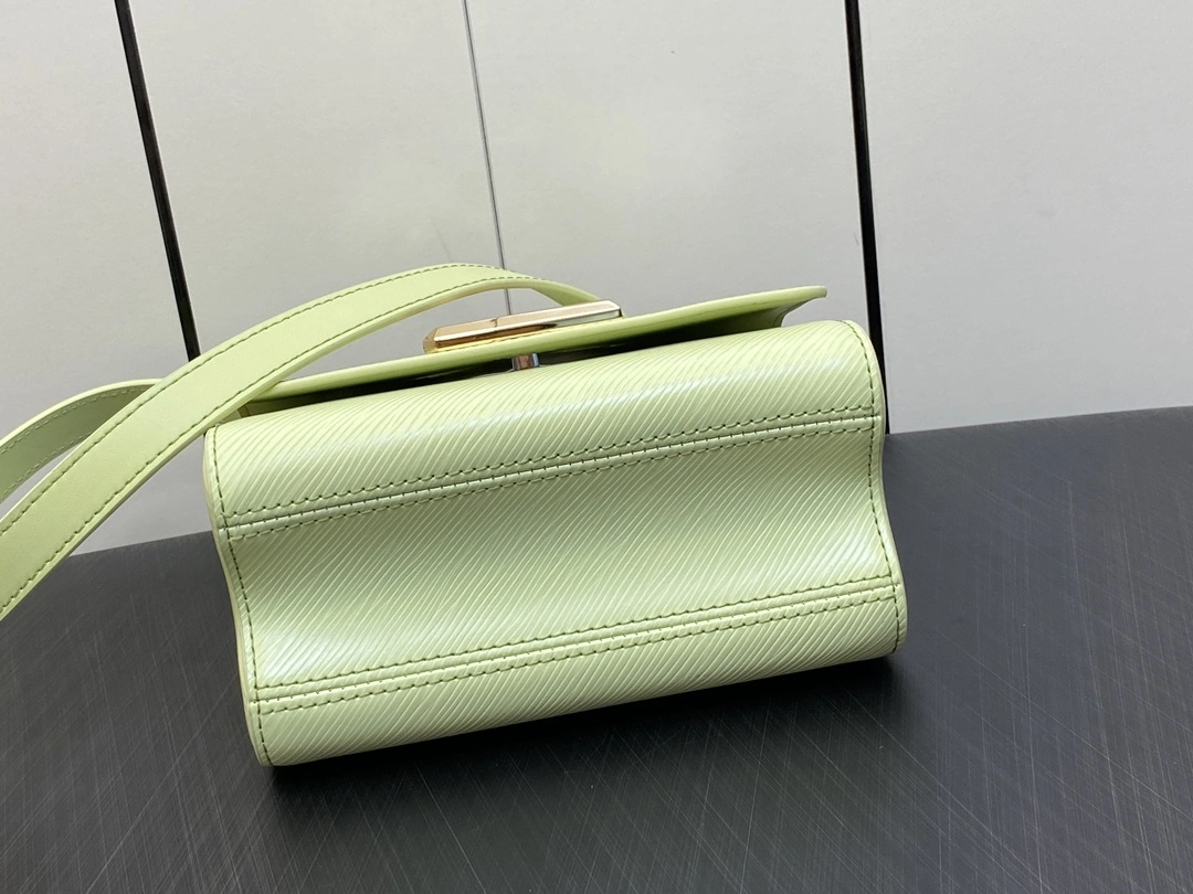 MOMO- 8V M22768 high quality version Twist item:E-B000C0513