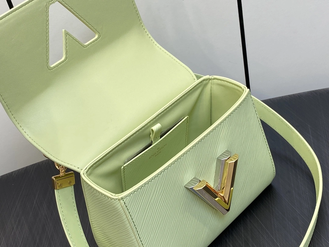 MOMO- 8V M22768 high quality version Twist item:E-B000C0513