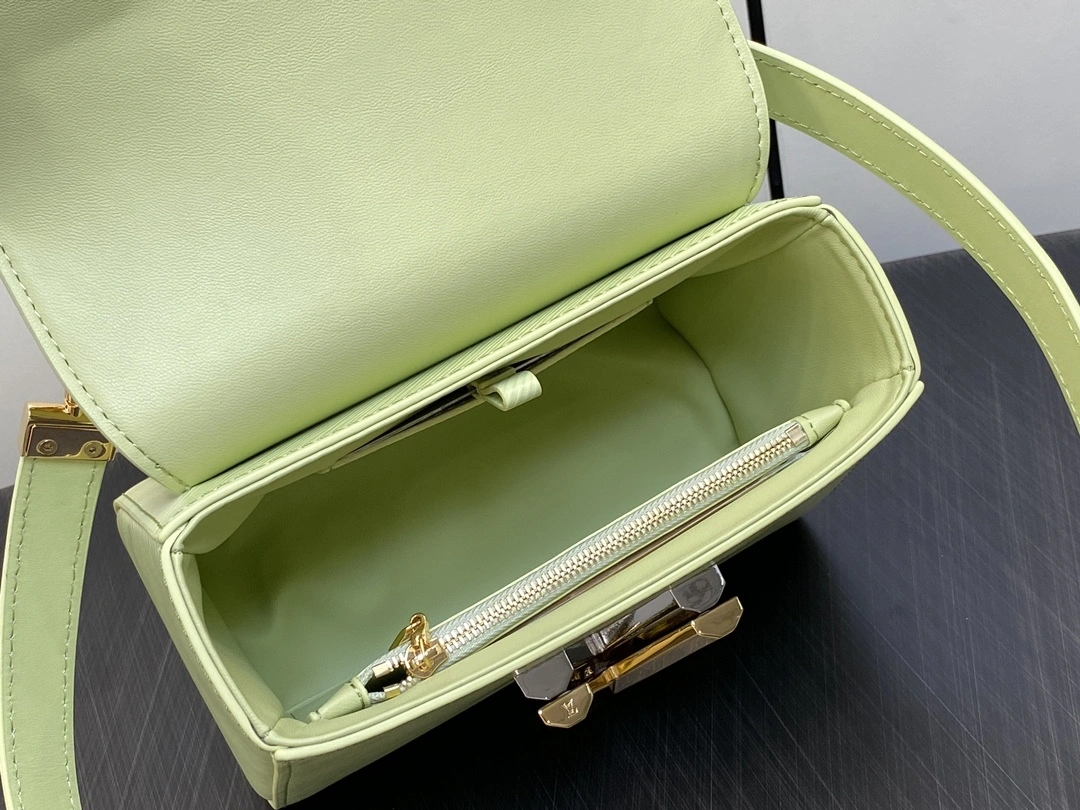 MOMO- 8V M22768 high quality version Twist item:E-B000C0513