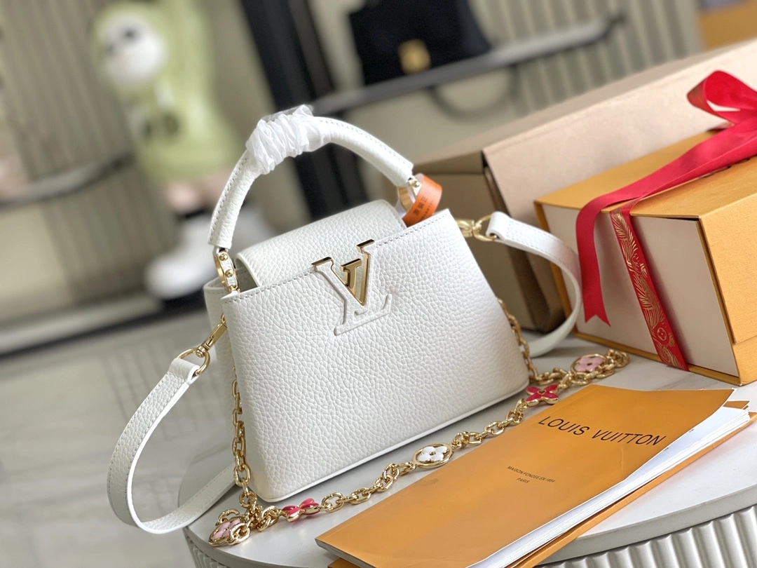 MOMO- 8V M23718 high quality version Capucines item:E-B000B2339