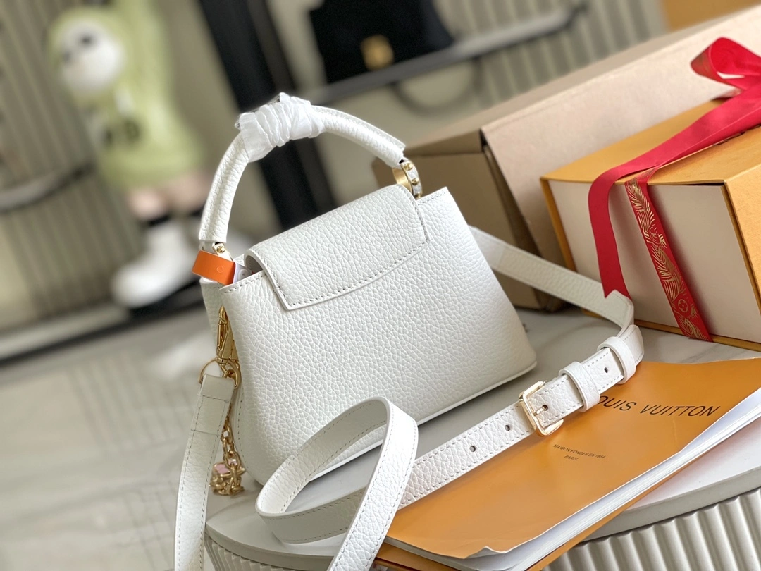 MOMO- 8V M23718 high quality version Capucines item:E-B000B2339