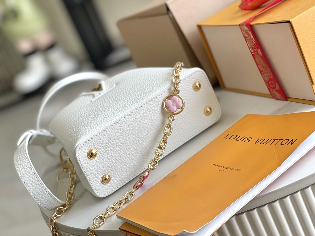 MOMO- 8V M23718 high quality version Capucines item:E-B000B2339