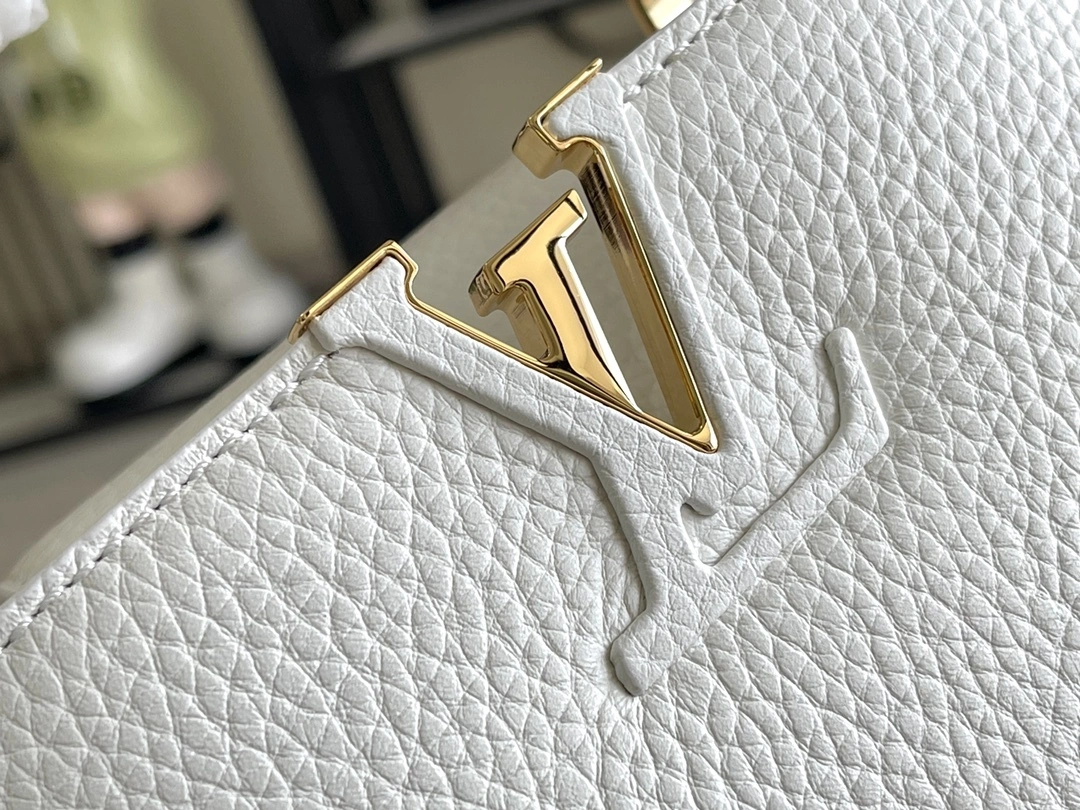 MOMO- 8V M23718 high quality version Capucines item:E-B000B2339