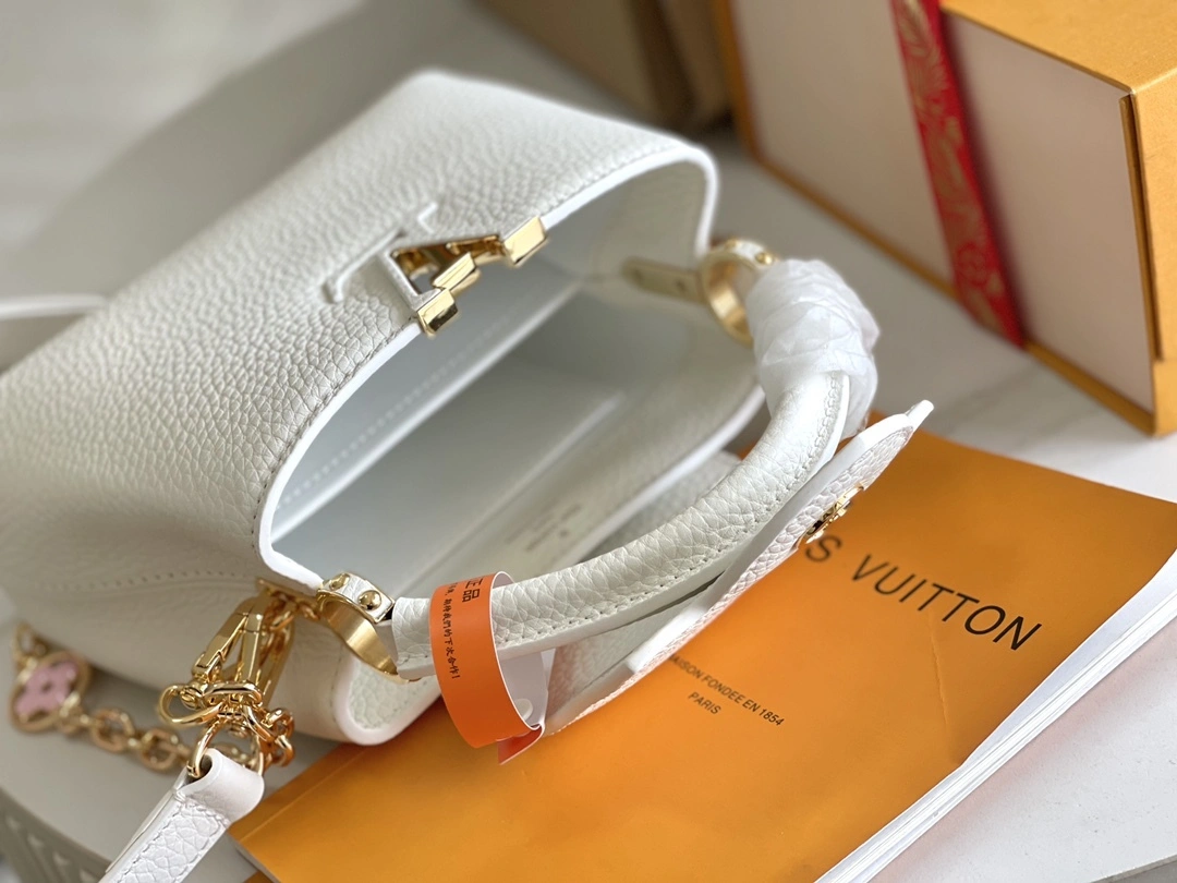 MOMO- 8V M23718 high quality version Capucines item:E-B000B2339