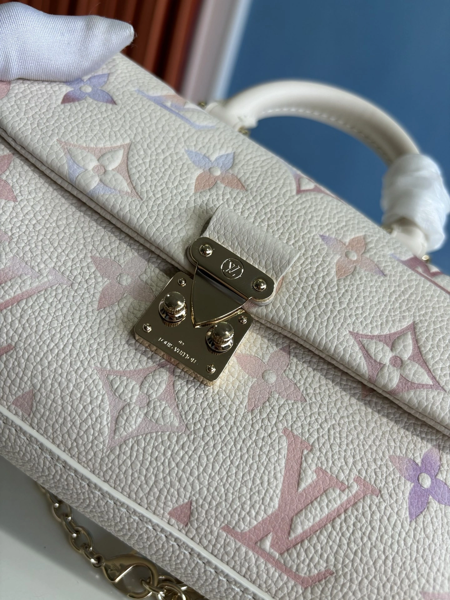 MOMO--8V M25596 high quality version Nano Madeleine cowhide item:E-B808L1823T