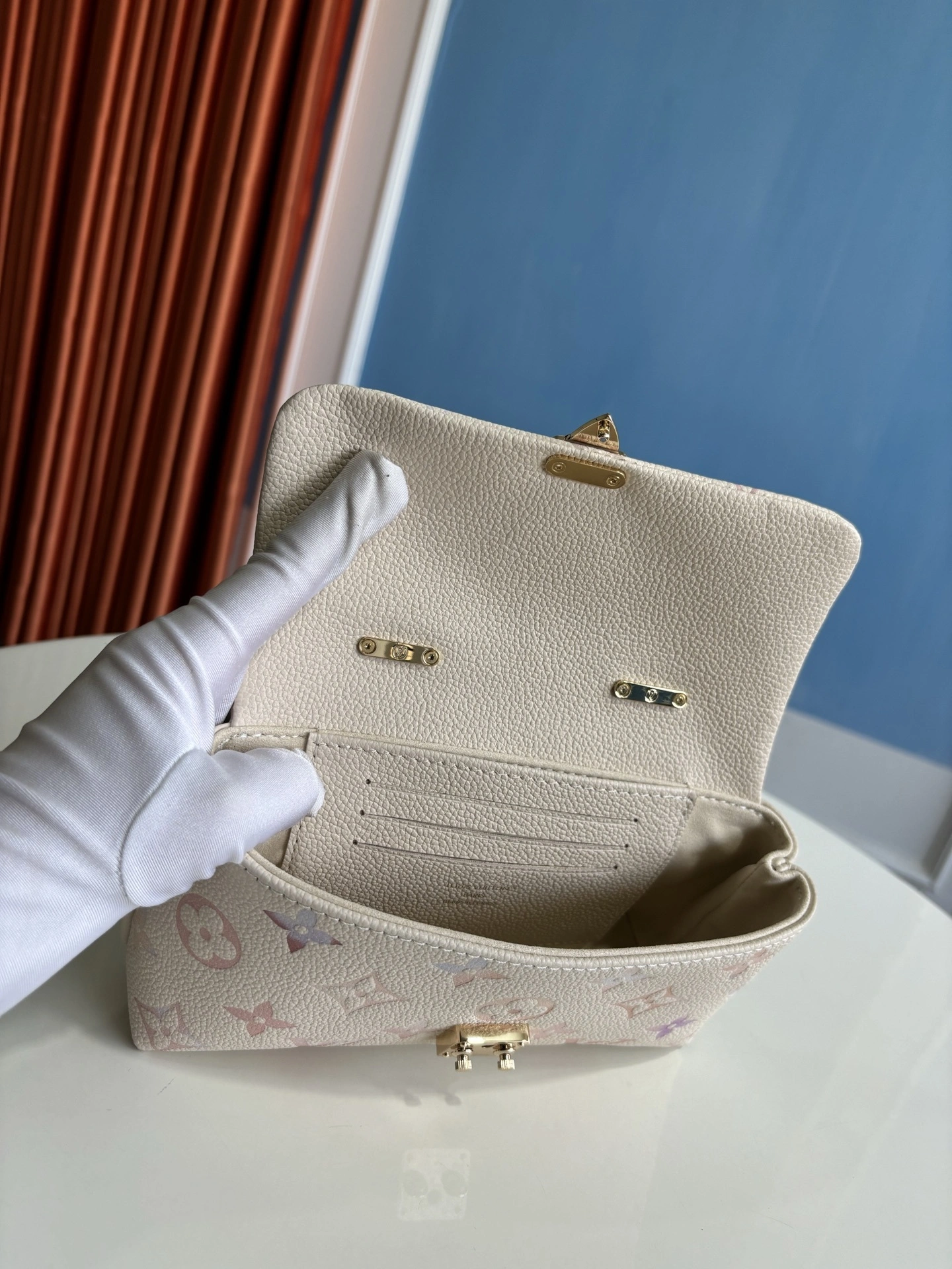MOMO--8V M25596 high quality version Nano Madeleine cowhide item:E-B808L1823T