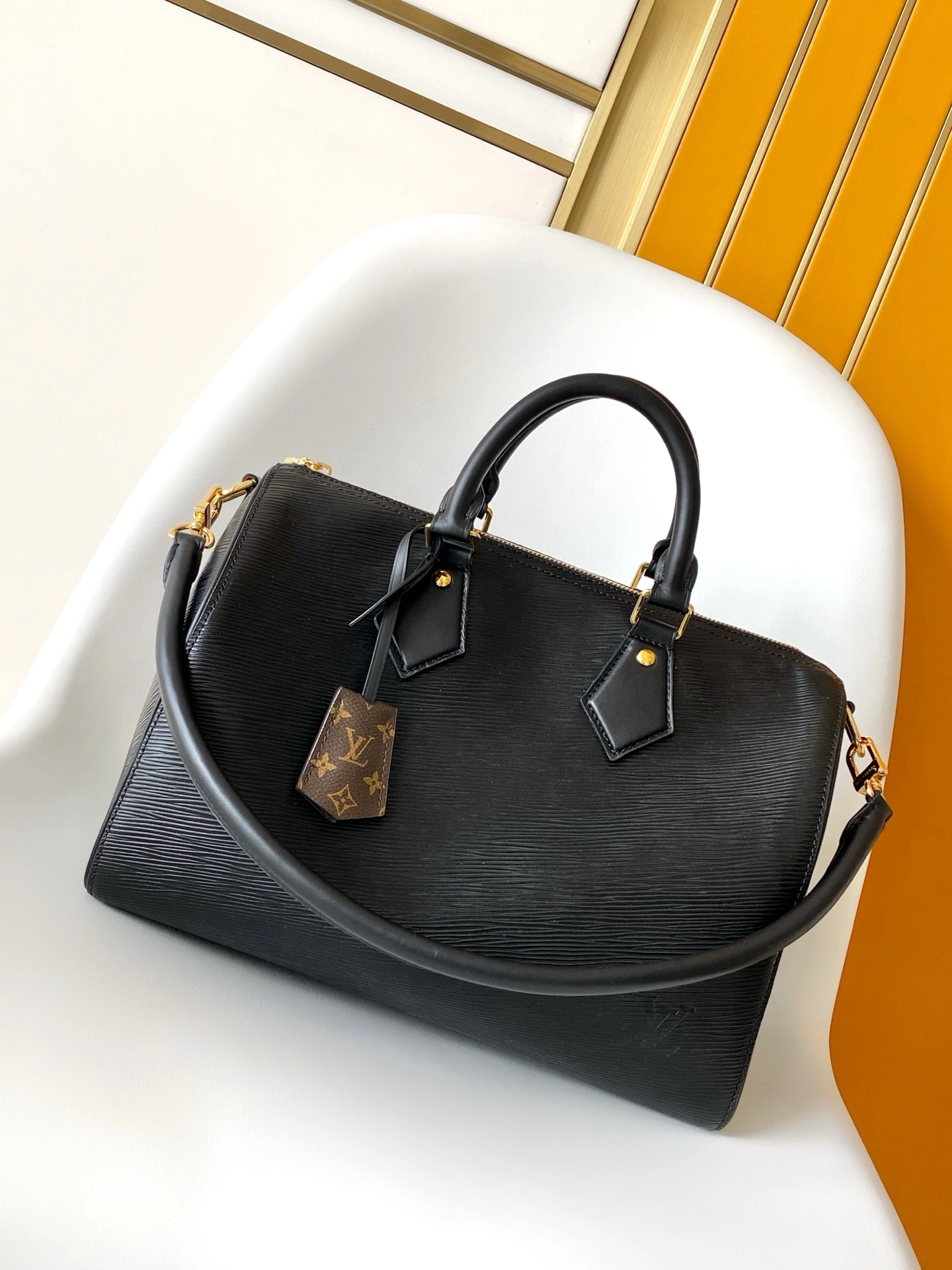 MOMO--8V M25671 high quality version Bandoulière 30 cowhide item:E-B000L1733T