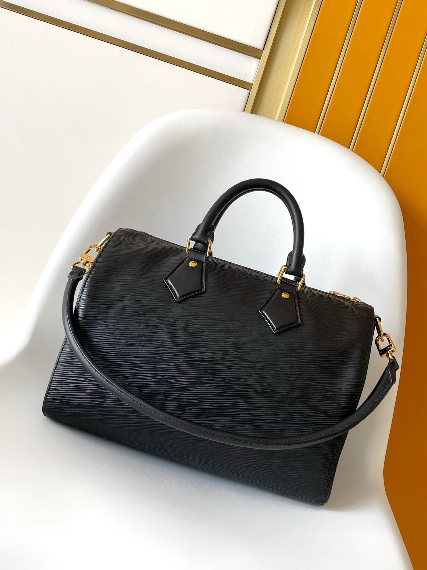 MOMO--8V M25671 high quality version Bandoulière 30 cowhide item:E-B000L1733T