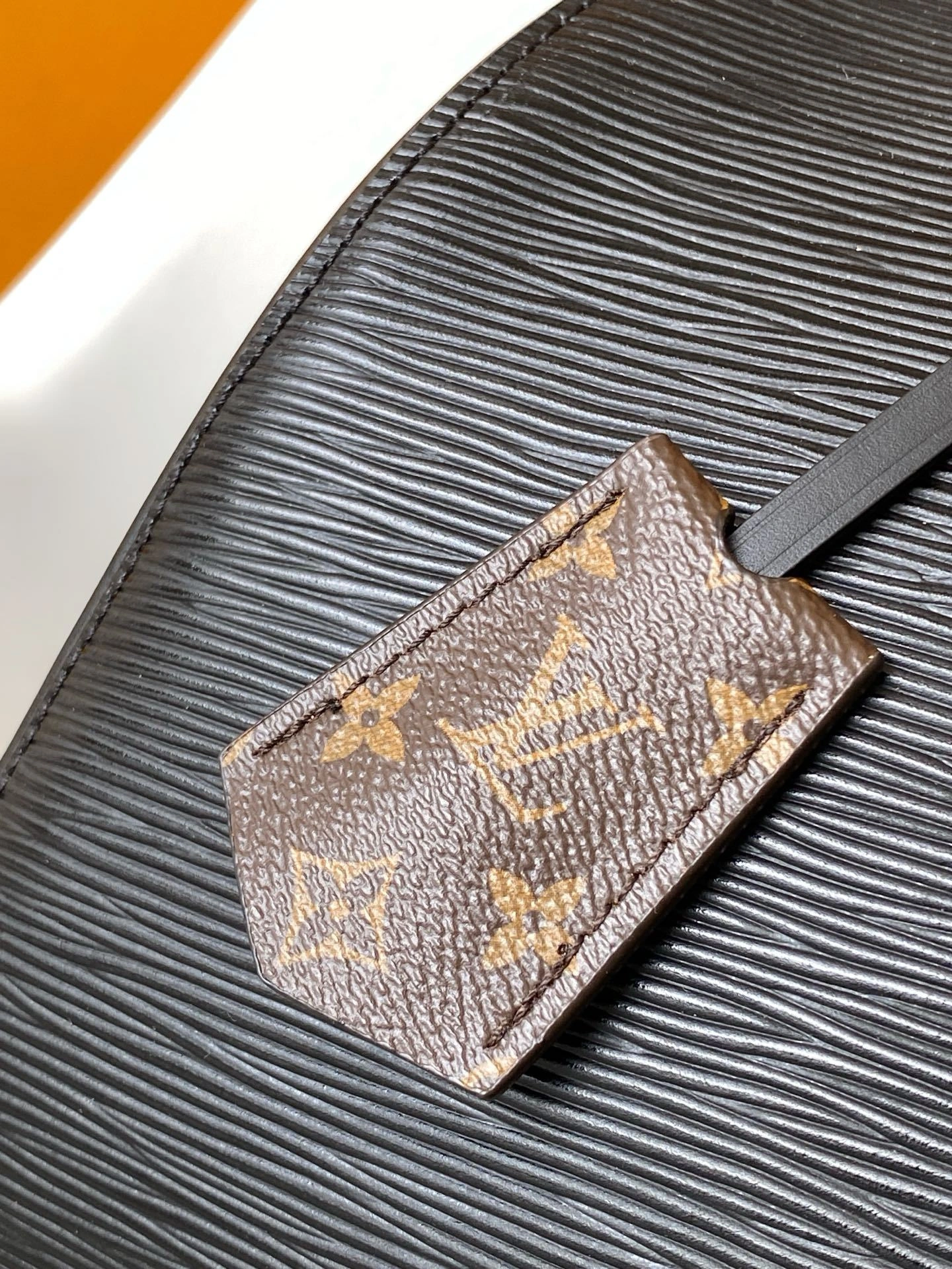 MOMO--8V M25671 high quality version Bandoulière 30 cowhide item:E-B000L1733T