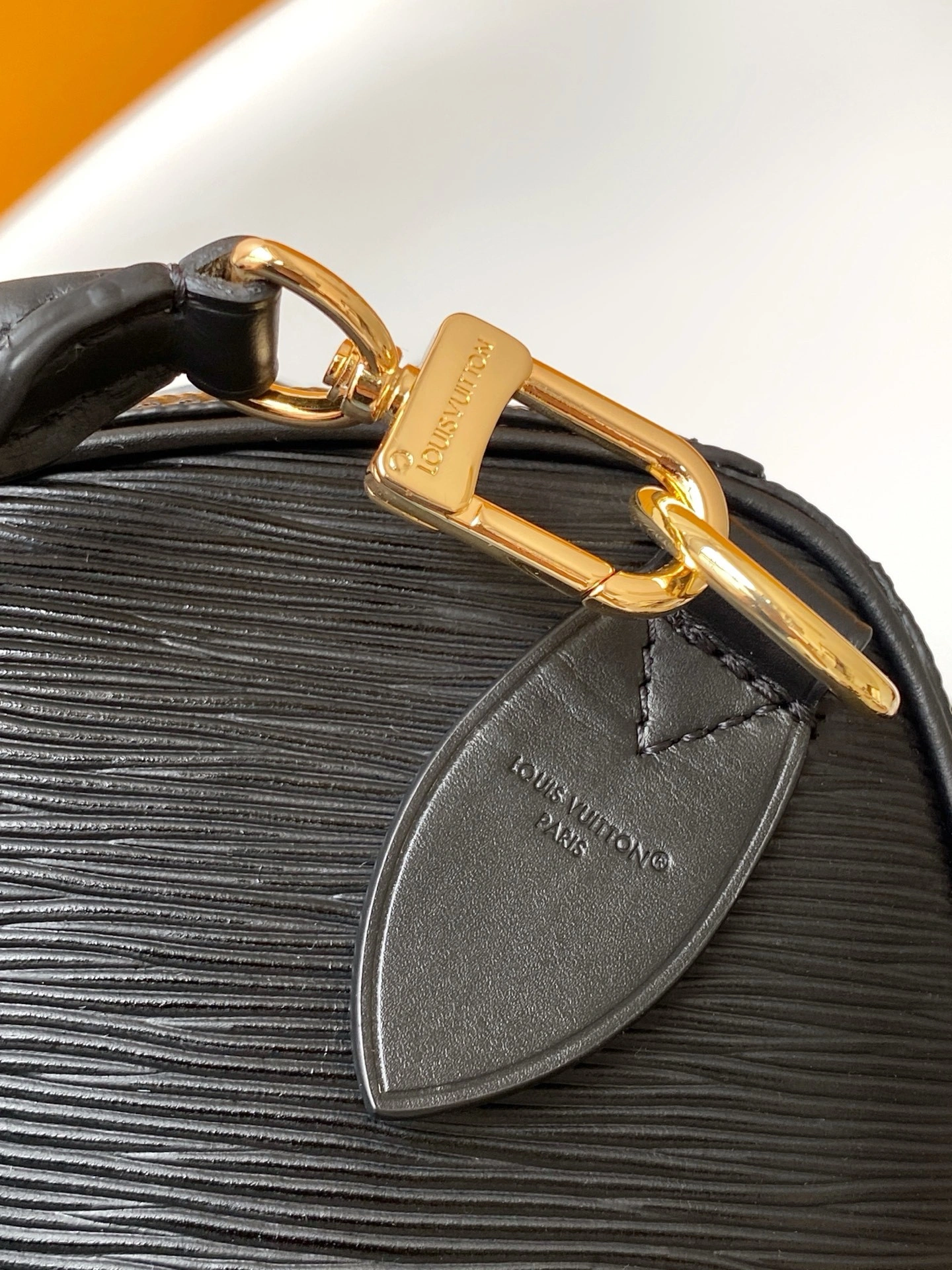 MOMO--8V M25671 high quality version Bandoulière 30 cowhide item:E-B000L1733T