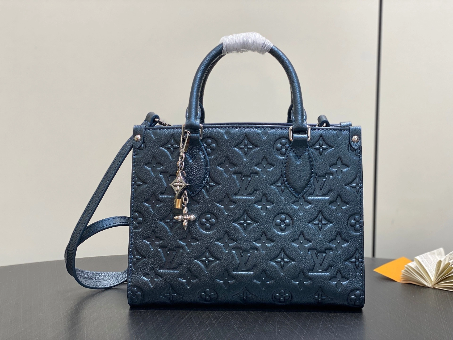 MOMO--8V M27042 high quality version OnTheGo Tote item:F-B000A0919