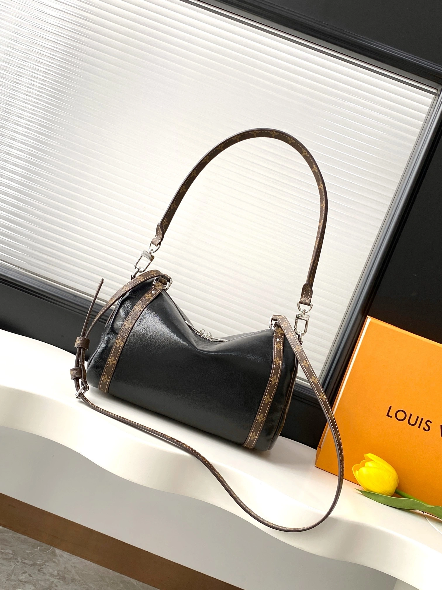 MOMO--8V M27920 high quality version Express cowhide waxed skin item:F-B000A0936