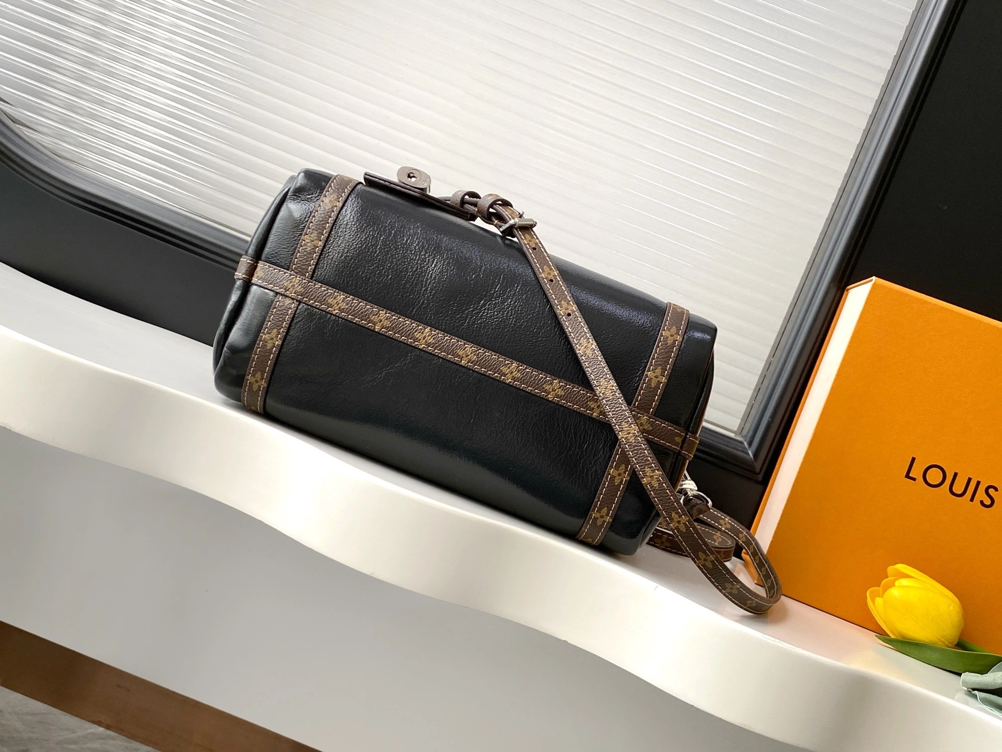 MOMO--8V M27920 high quality version Express cowhide waxed skin item:F-B000A0936