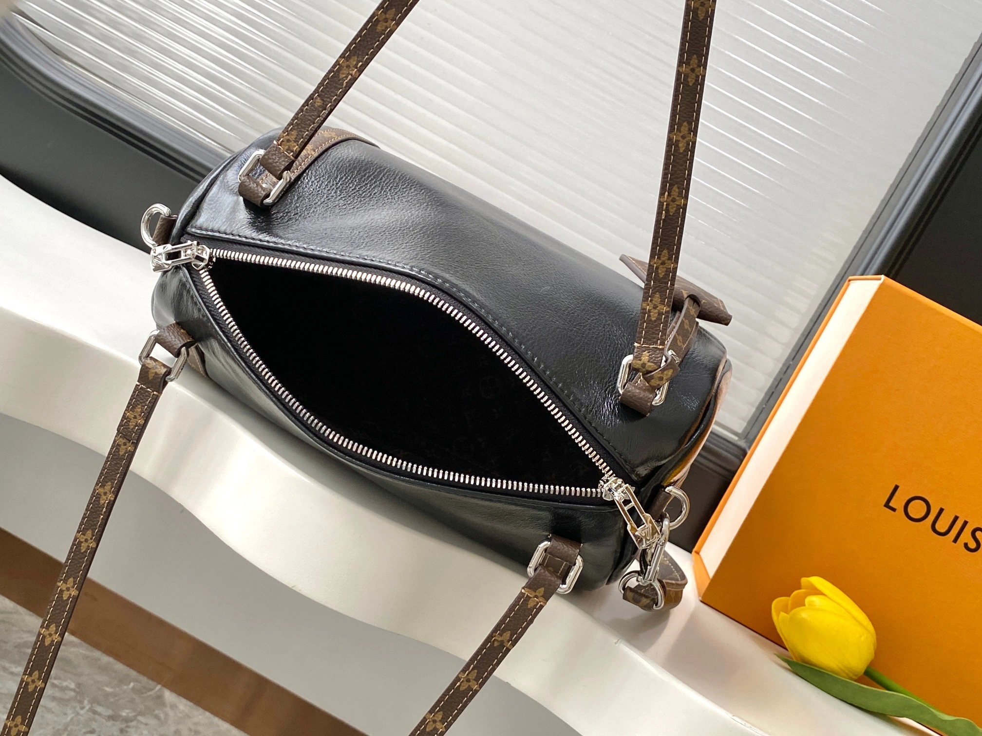 MOMO--8V M27920 high quality version Express cowhide waxed skin item:F-B000A0936