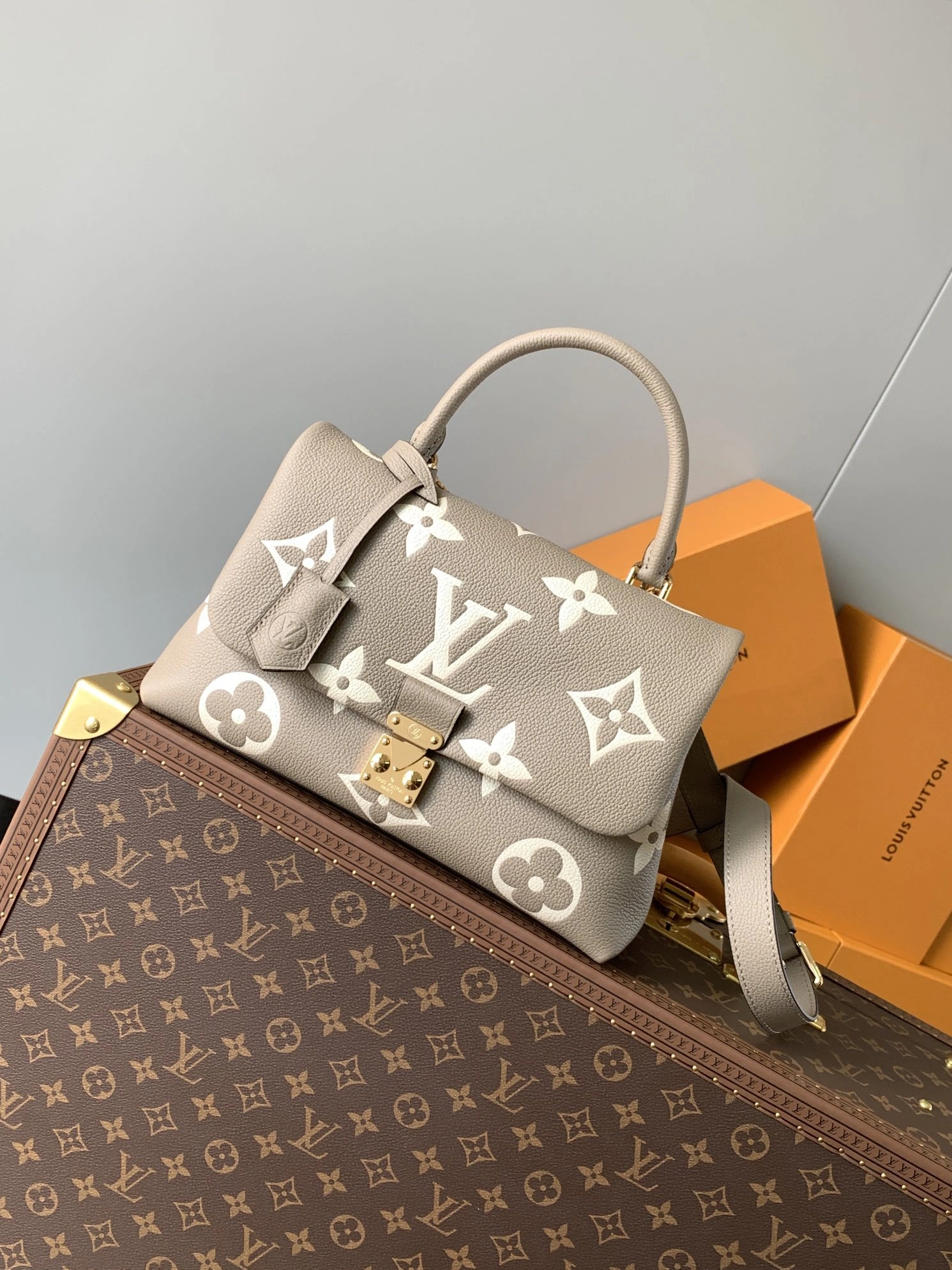 MOMO--8V M46041 high quality version Madeleine cowhide item:F-B000A2108