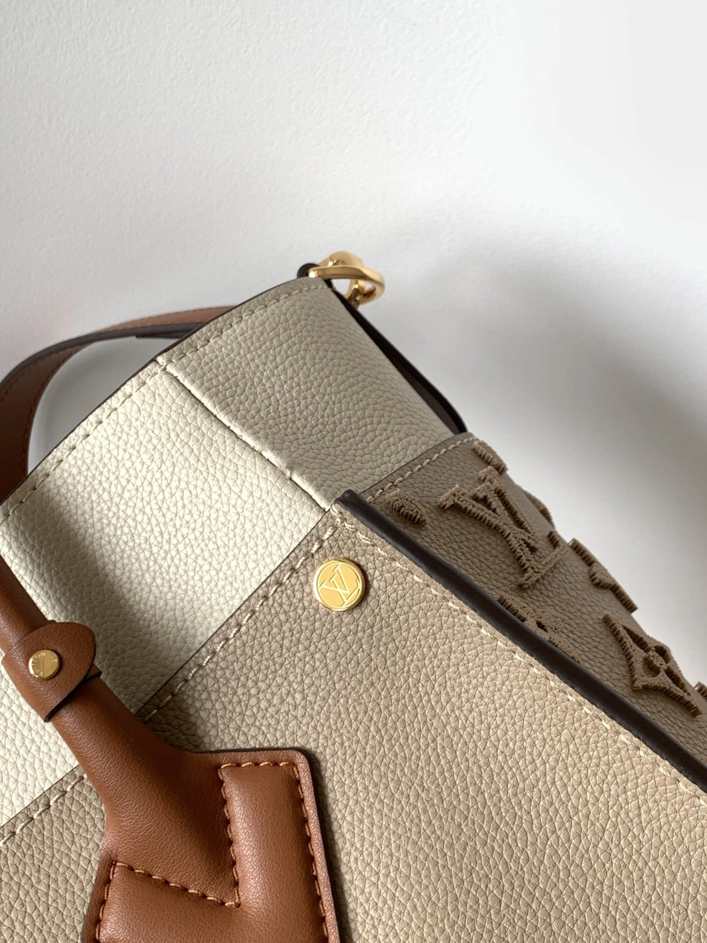 MOMO--8V M53825 high quality version On My Side Calfskin item:F-B000A2118