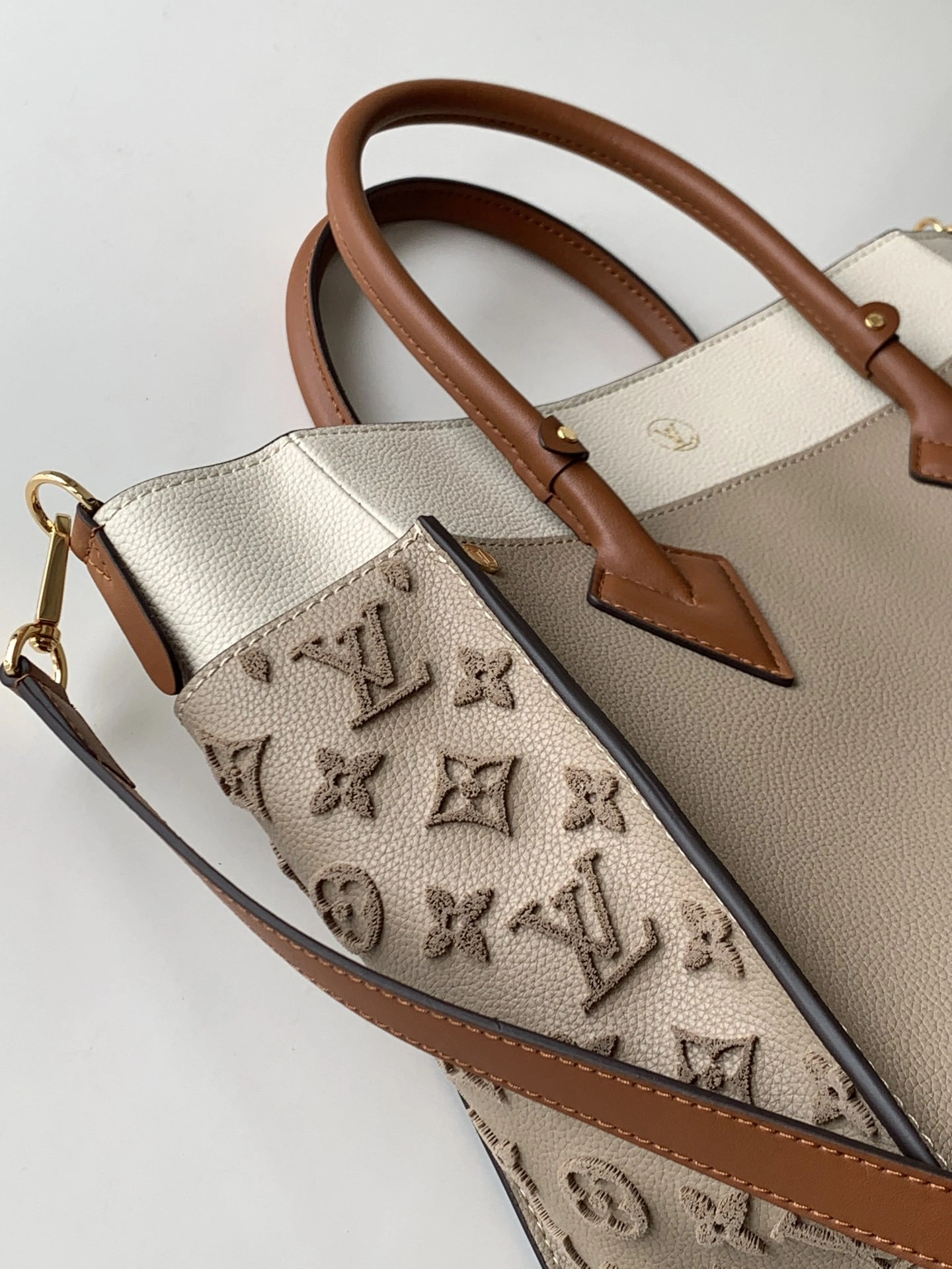 MOMO--8V M53825 high quality version On My Side Calfskin item:F-B000A2118