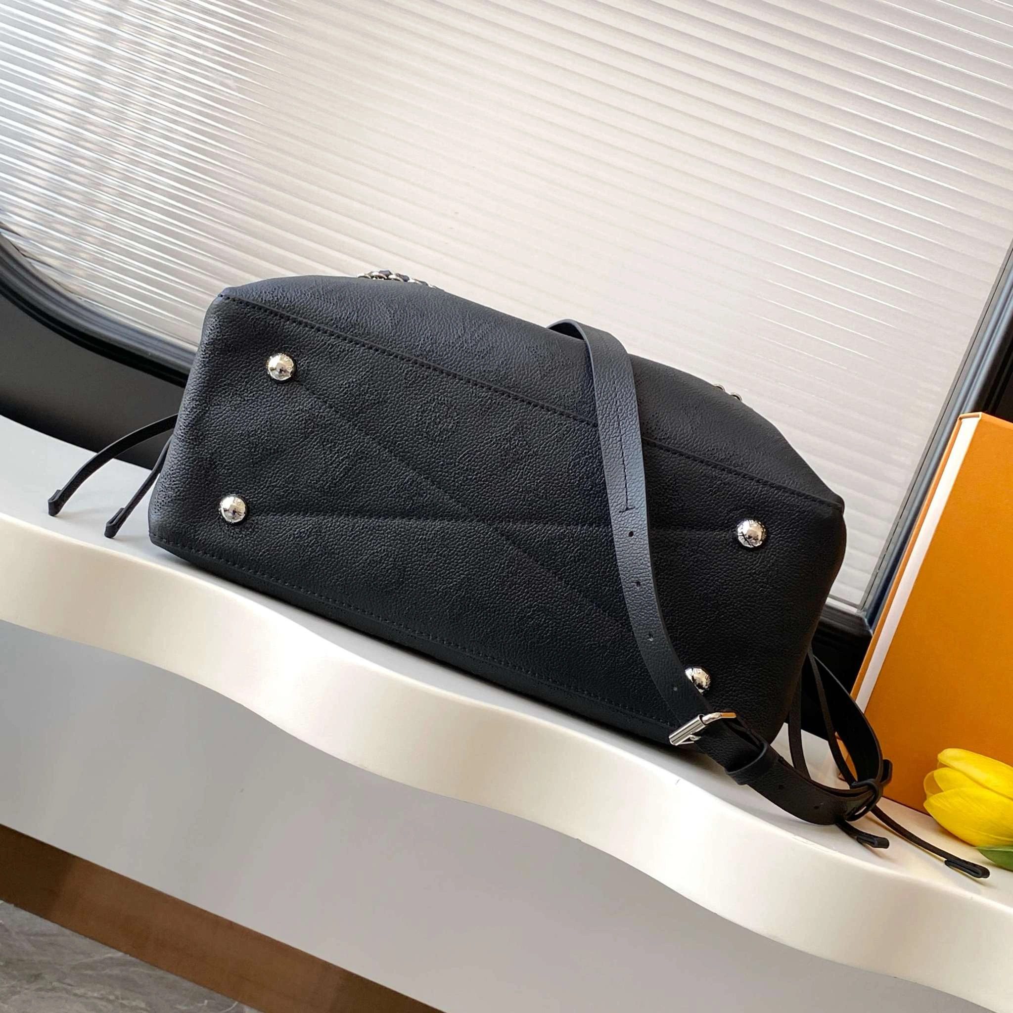 MOMO--8V M59200 high quality version Bella Tote cowhide item:E-B000L1808T
