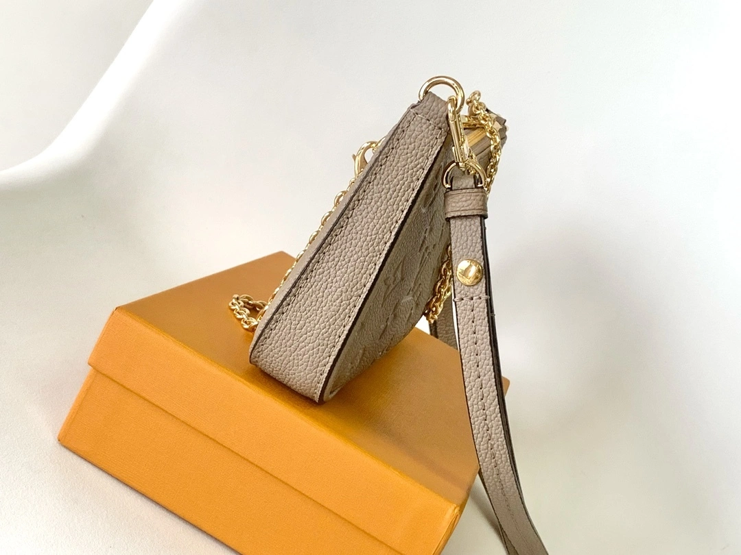 MOMO--8V M81862 high quality version Easy Pouch On Strap item:F-B000A2122