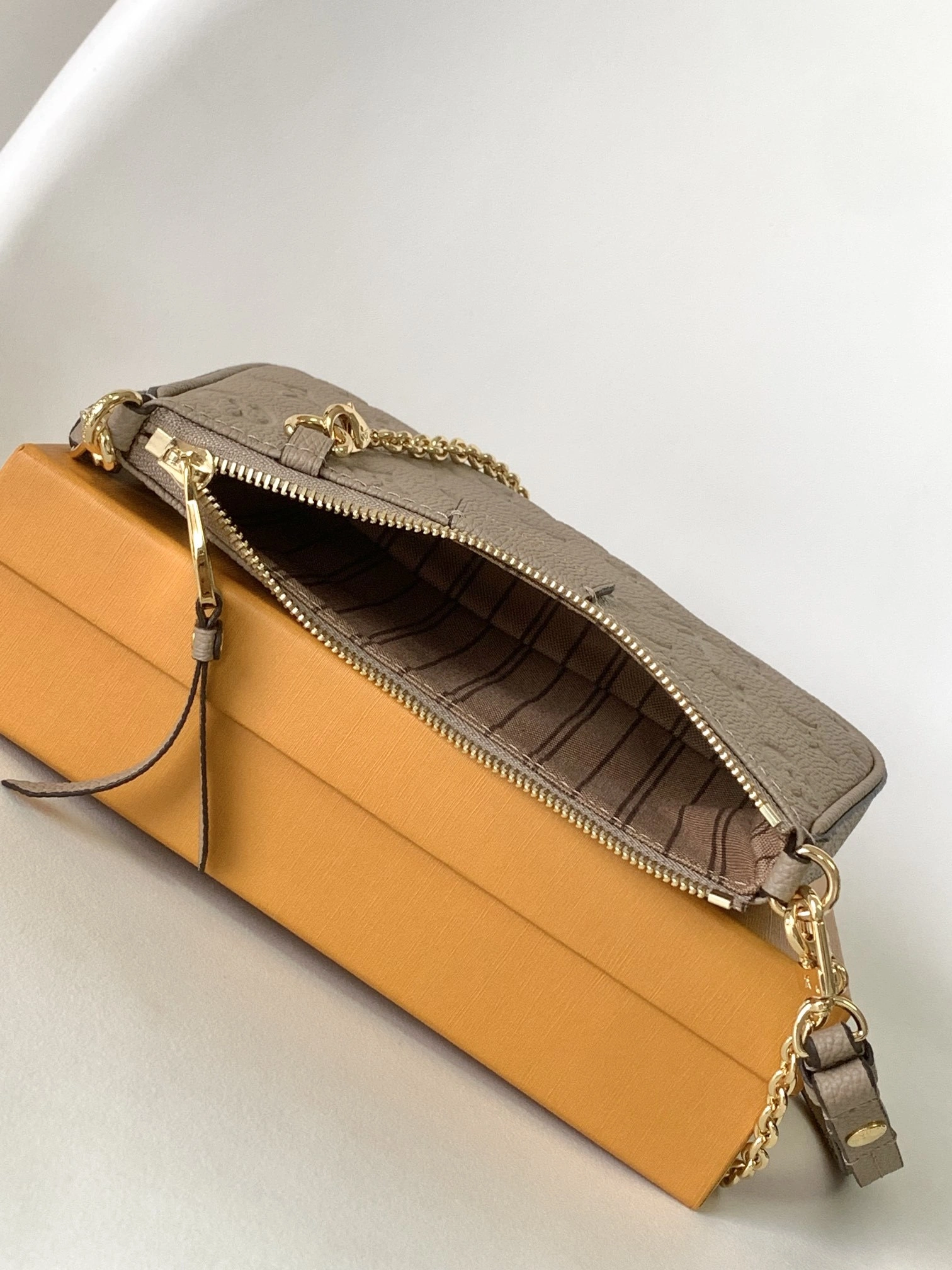 MOMO--8V M81862 high quality version Easy Pouch On Strap item:F-B000A2122
