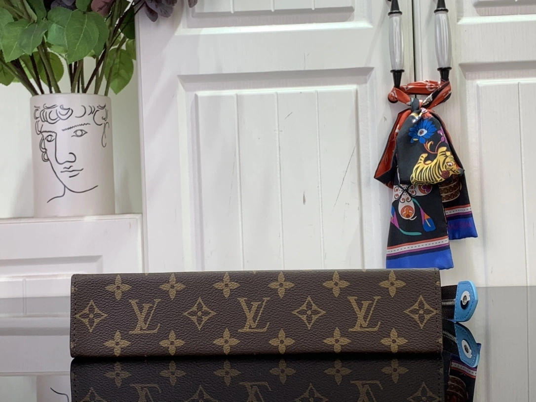 MOMO- 8V m12815 high quality version cowhide 【Pochette Voyage 】 item：E-B000A0493H