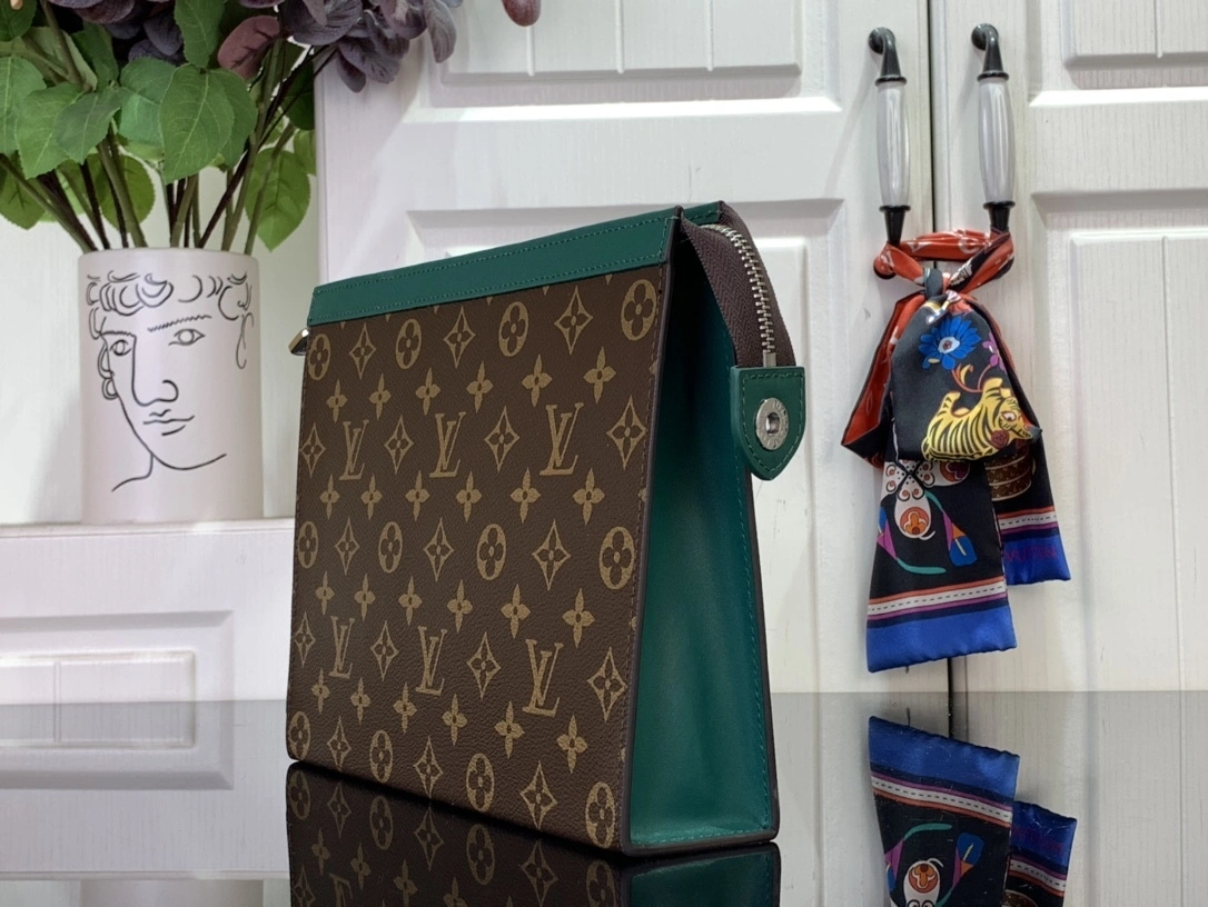 MOMO- 8V m12816 high quality version cowhide 【Pochette Voyage 】 item：E-B000A0491H