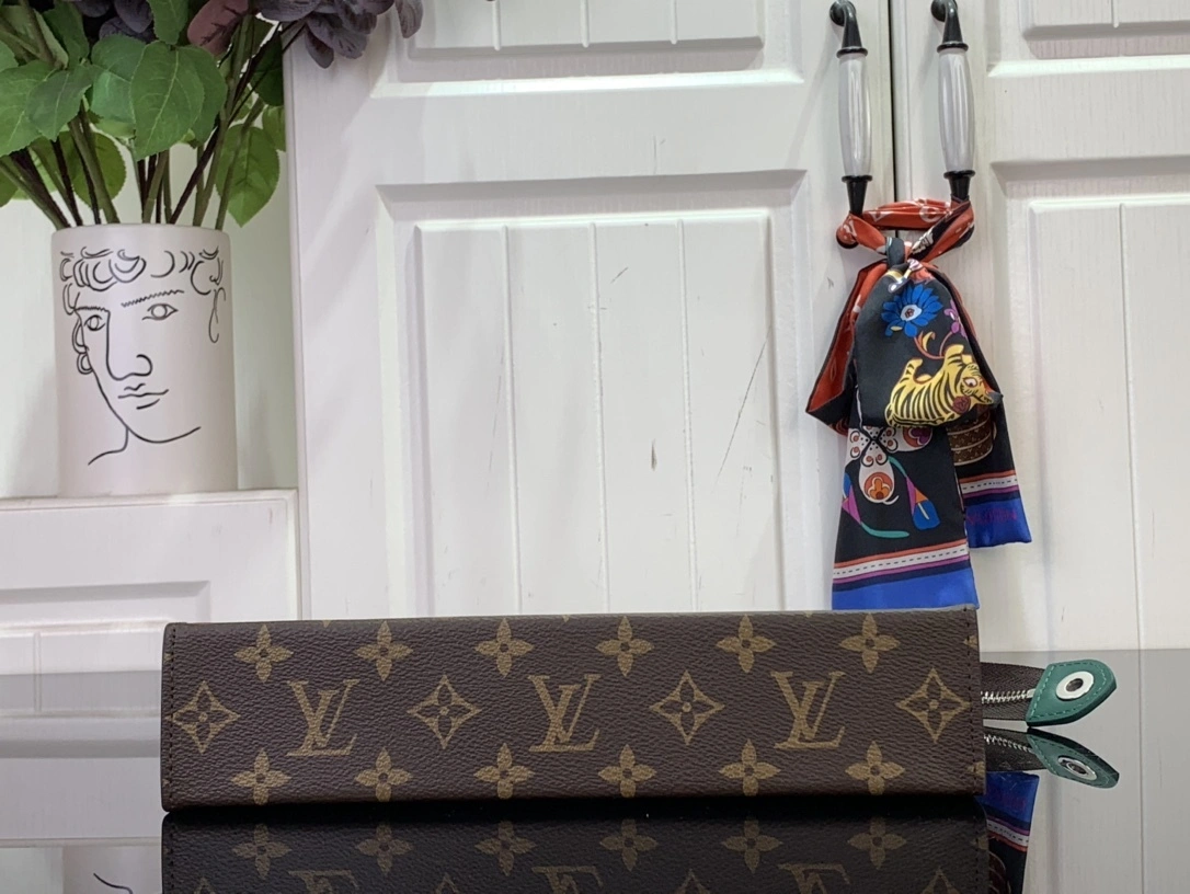 MOMO- 8V m12816 high quality version cowhide 【Pochette Voyage 】 item：E-B000A0491H