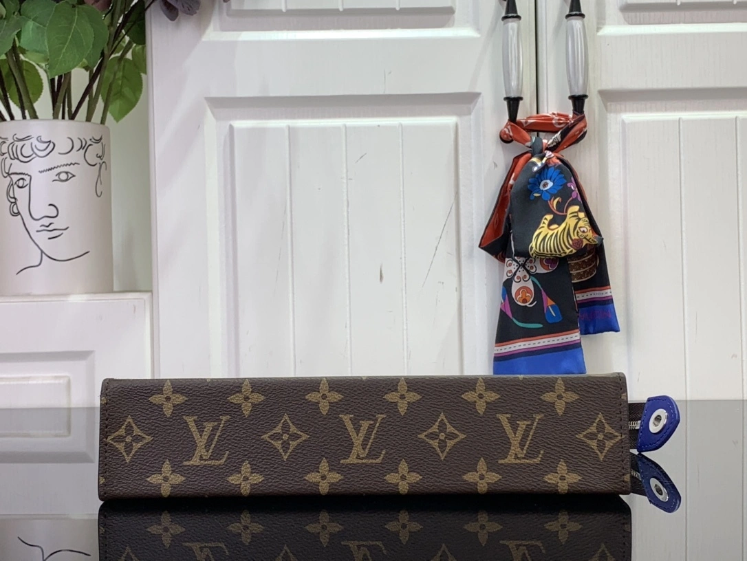 MOMO- 8V m12819 high quality version cowhide 【Pochette Voyage 】 item：E-B000A0492H