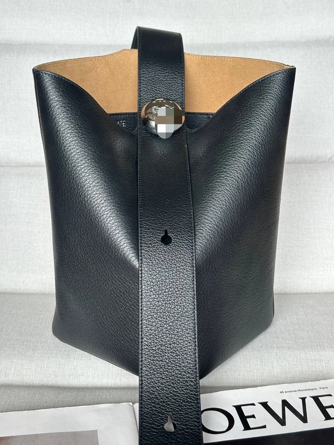 MOMO- 8o5w5 AANBBBWX01-1100 Pebble Bucket deerskin item：E-B000D2199F