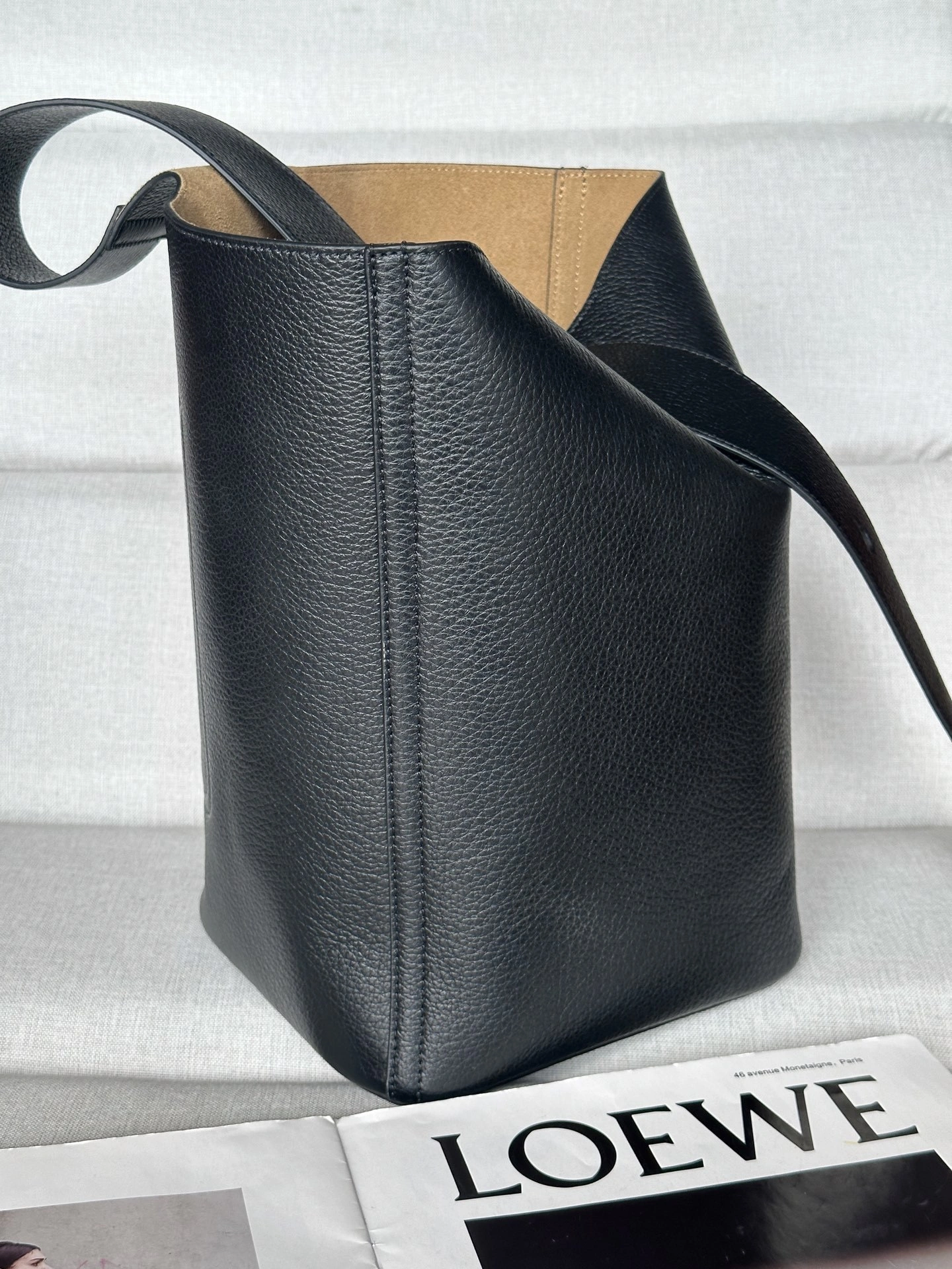 MOMO- 8o5w5 AANBBBWX01-1100 Pebble Bucket deerskin item：E-B000D2199F