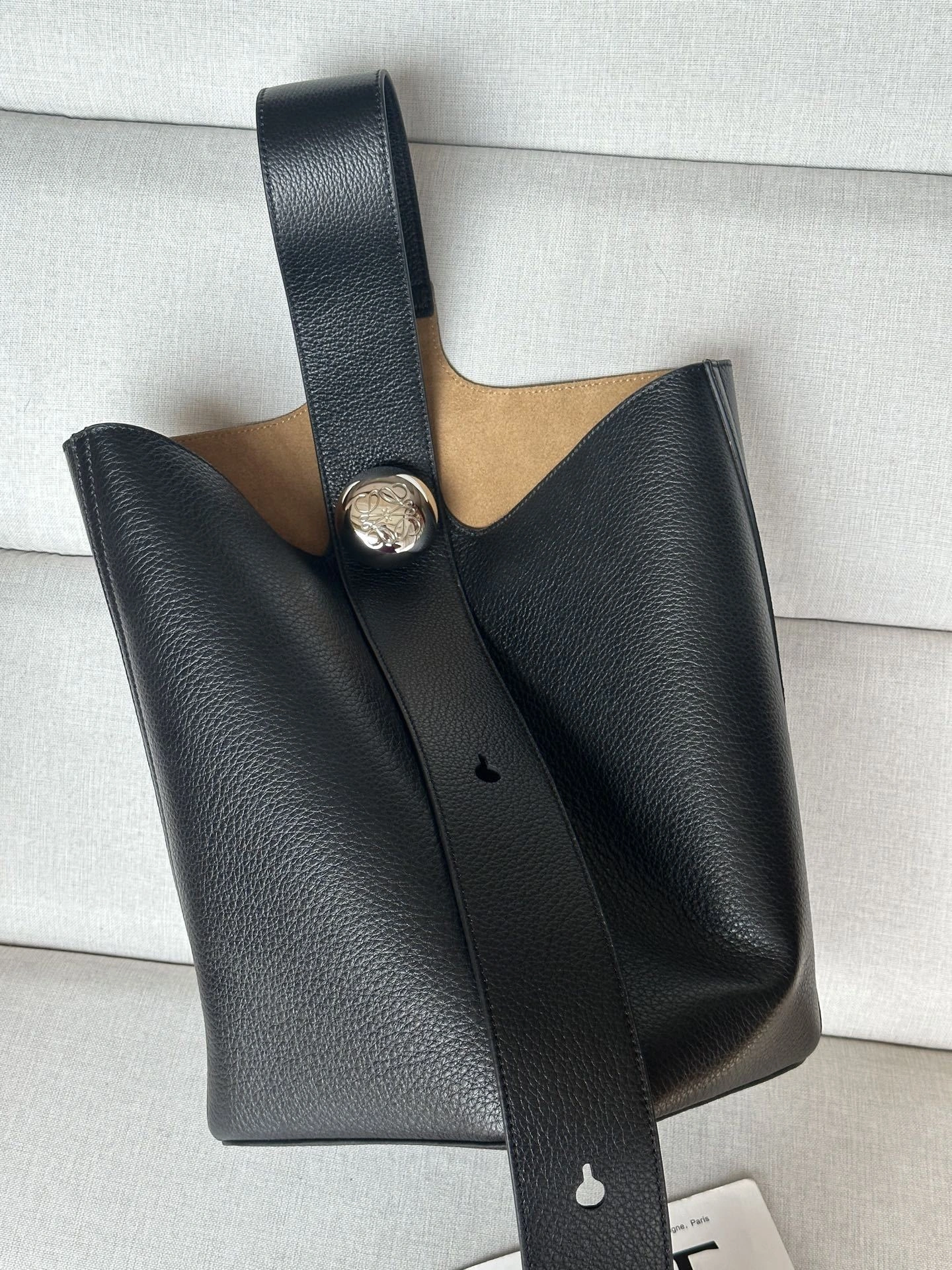 MOMO- 8o5w5 AANBBBWX01-1100 Pebble Bucket deerskin item：E-B000D2199F