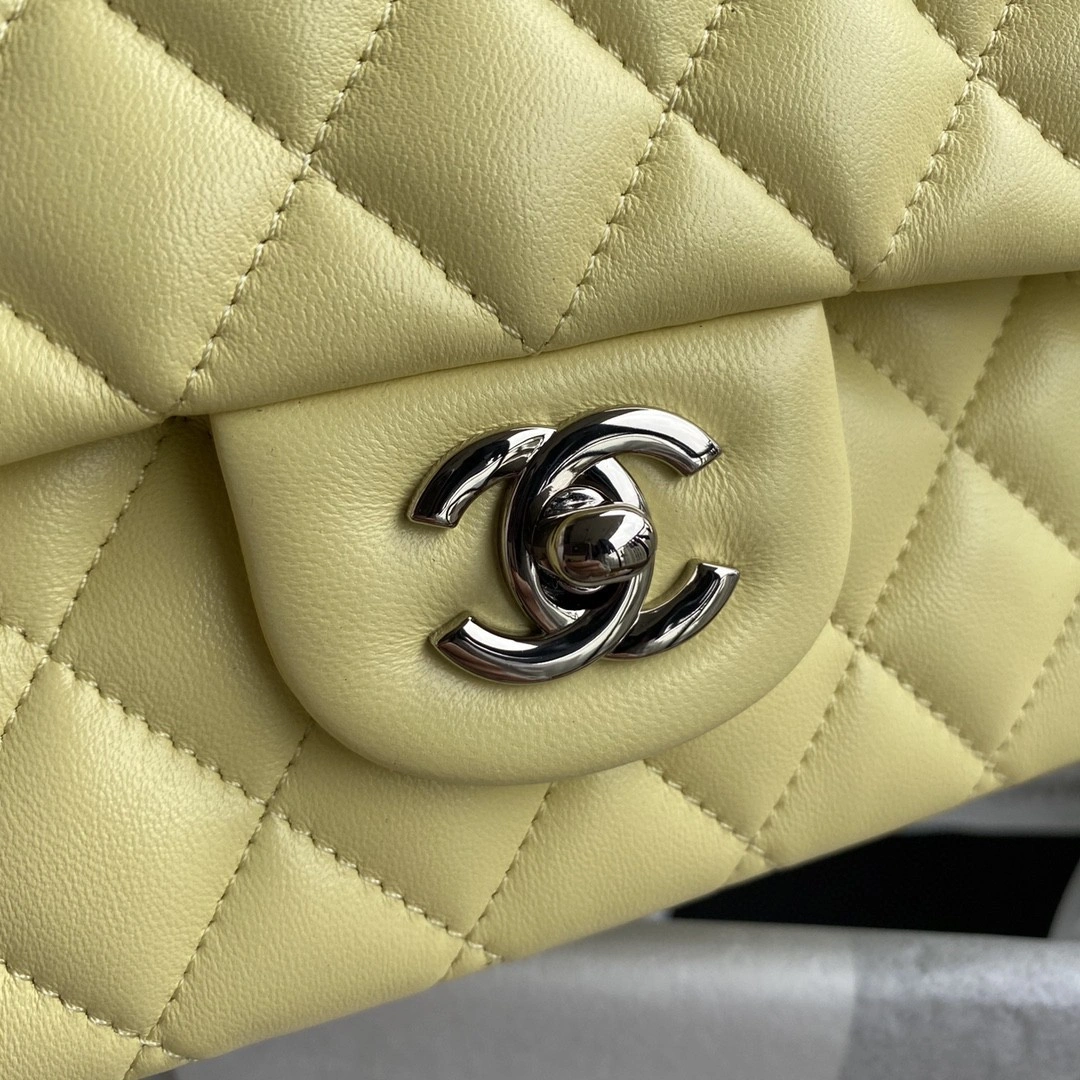 MOMO- A01112 Classic Flap Bag item : B-B00M1735