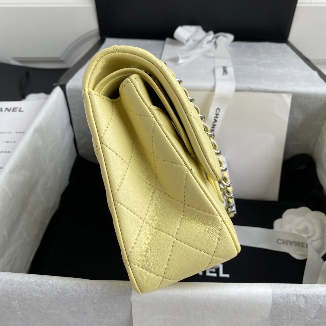 MOMO- A01112 Classic Flap Bag item : B-B00M1735