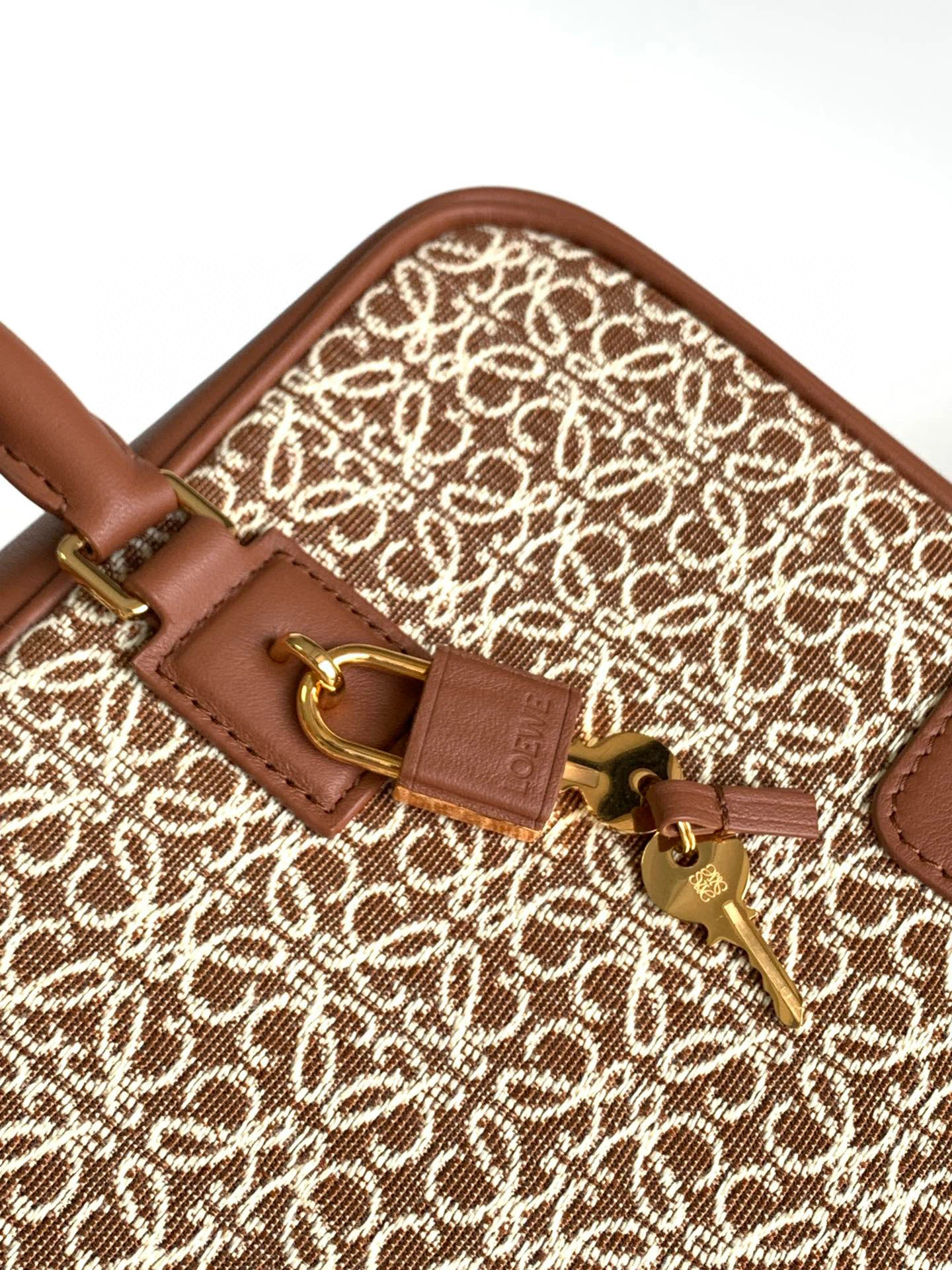 MOMO- A039N08X02-2713 Amazona cowhide item：B-B063F2327C