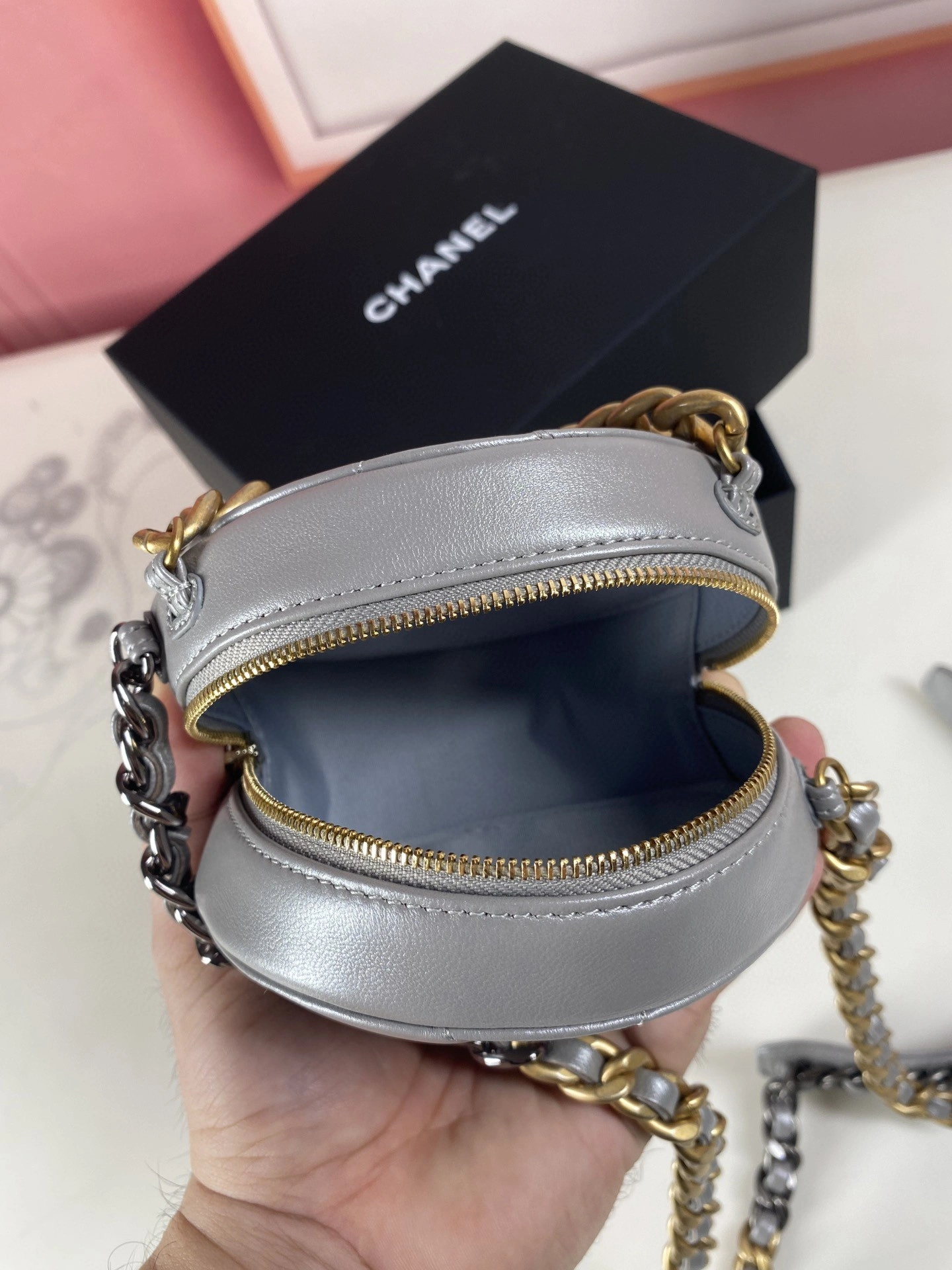 MOMO- AP0945 sheephide item : B-B00M1901
