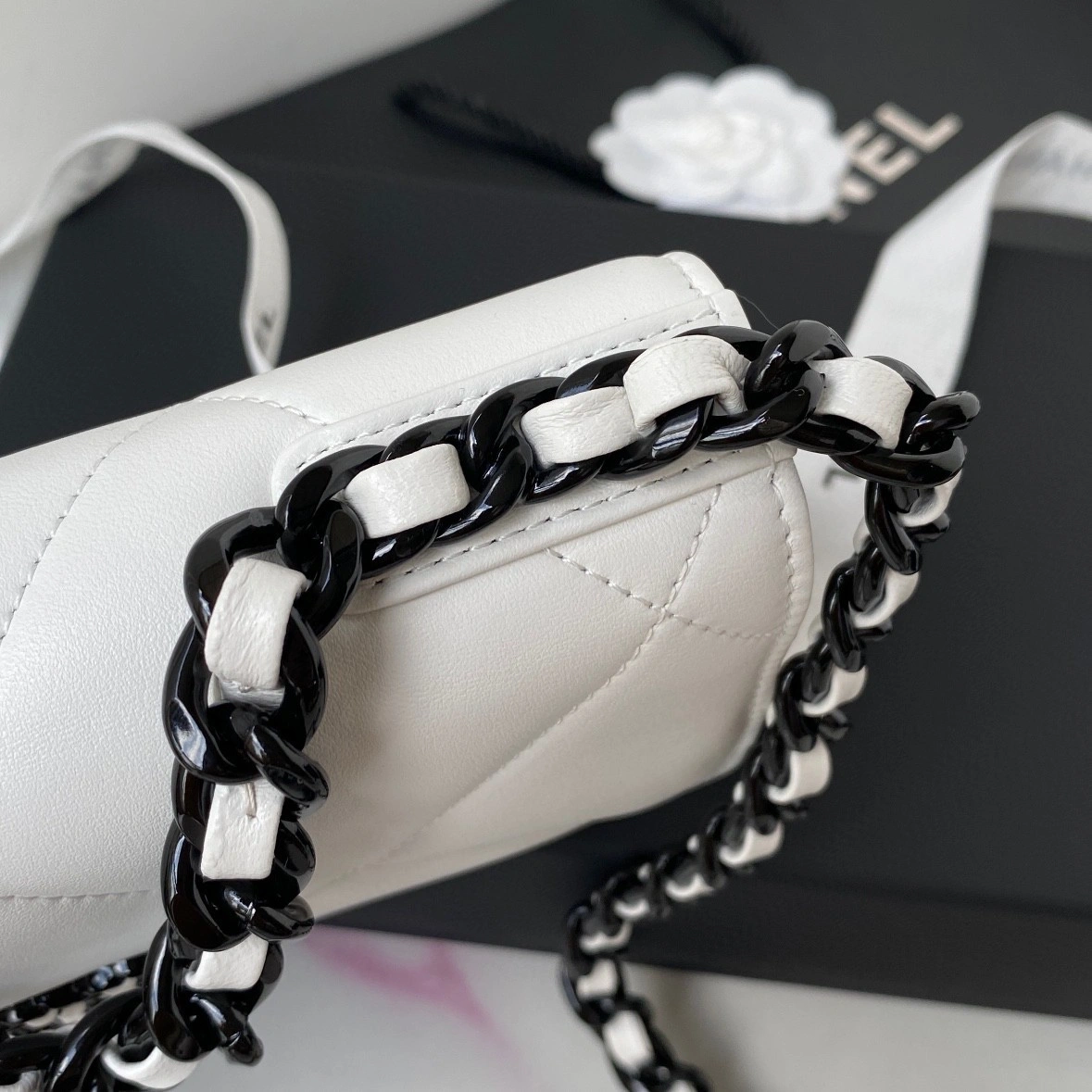 MOMO- AP0957 Lambskin woc item : B-B00M1911