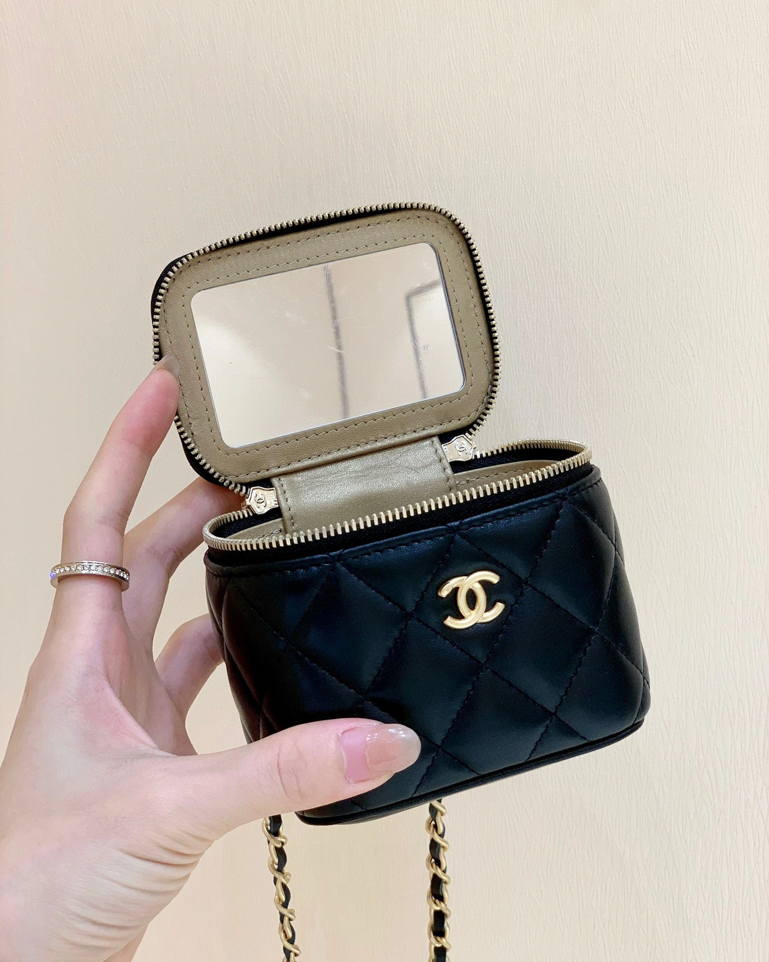 MOMO- AP1447-B08034-94305 2022cc lambskin item：B-B000F0628C