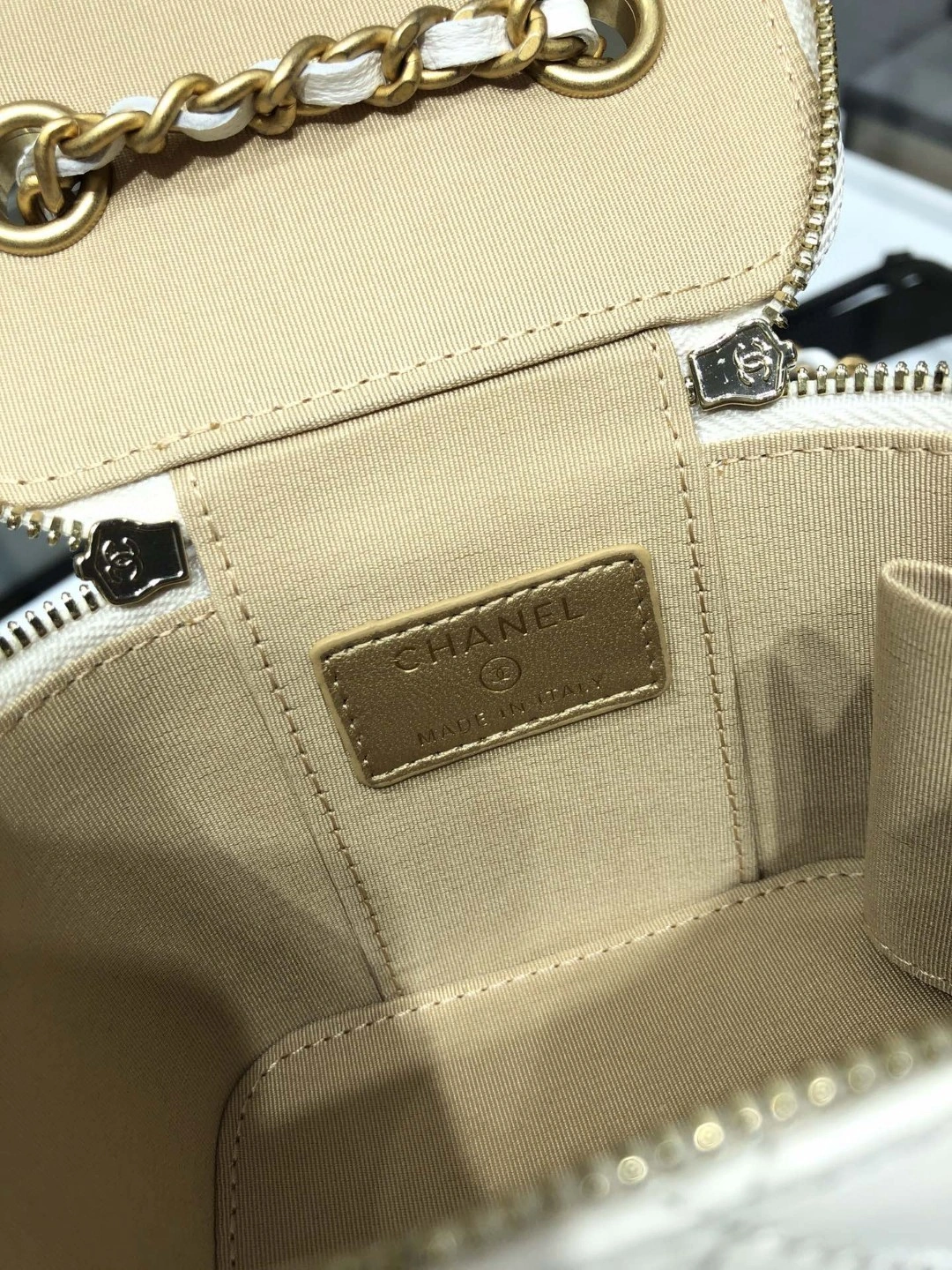 MOMO- AP1447 sheephide item : B-B00M1607