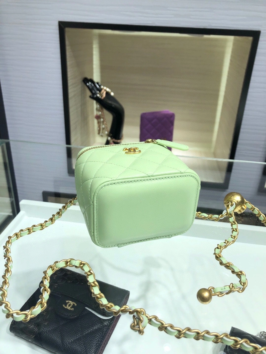 MOMO- AP1447 sheephide item : B-B00M1609