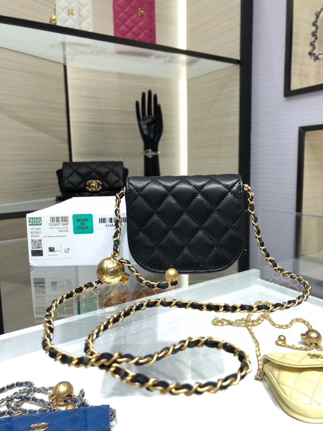 MOMO- AP1461 sheephide item : B-B063M2804