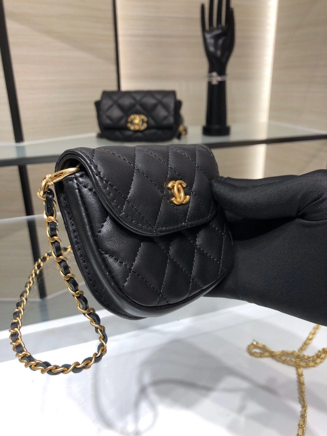 MOMO- AP1461 sheephide item : B-B063M2804