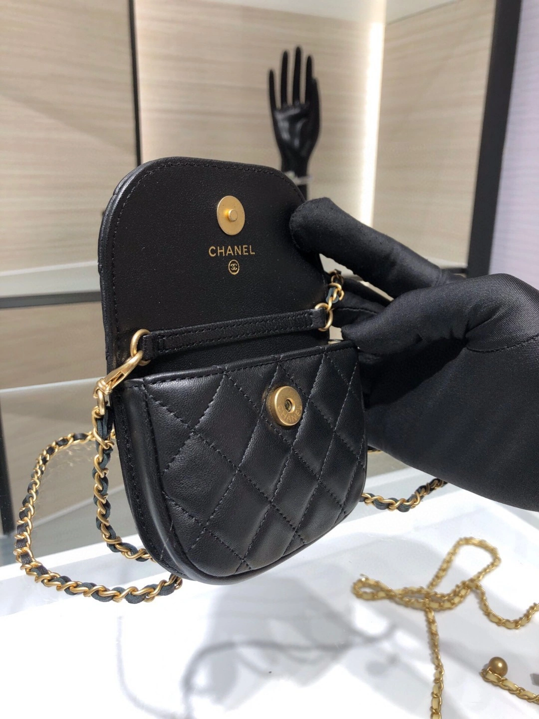MOMO- AP1461 sheephide item : B-B063M2804